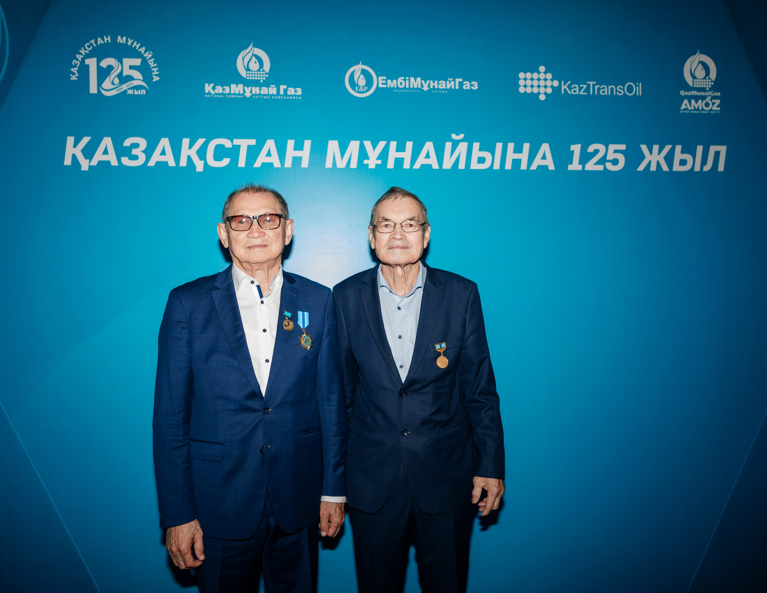 Фотосъёмка для Kazmunaygas. Фотограф в Алматы Сиражев Карымсак. Фотосессия, бизнес портреты