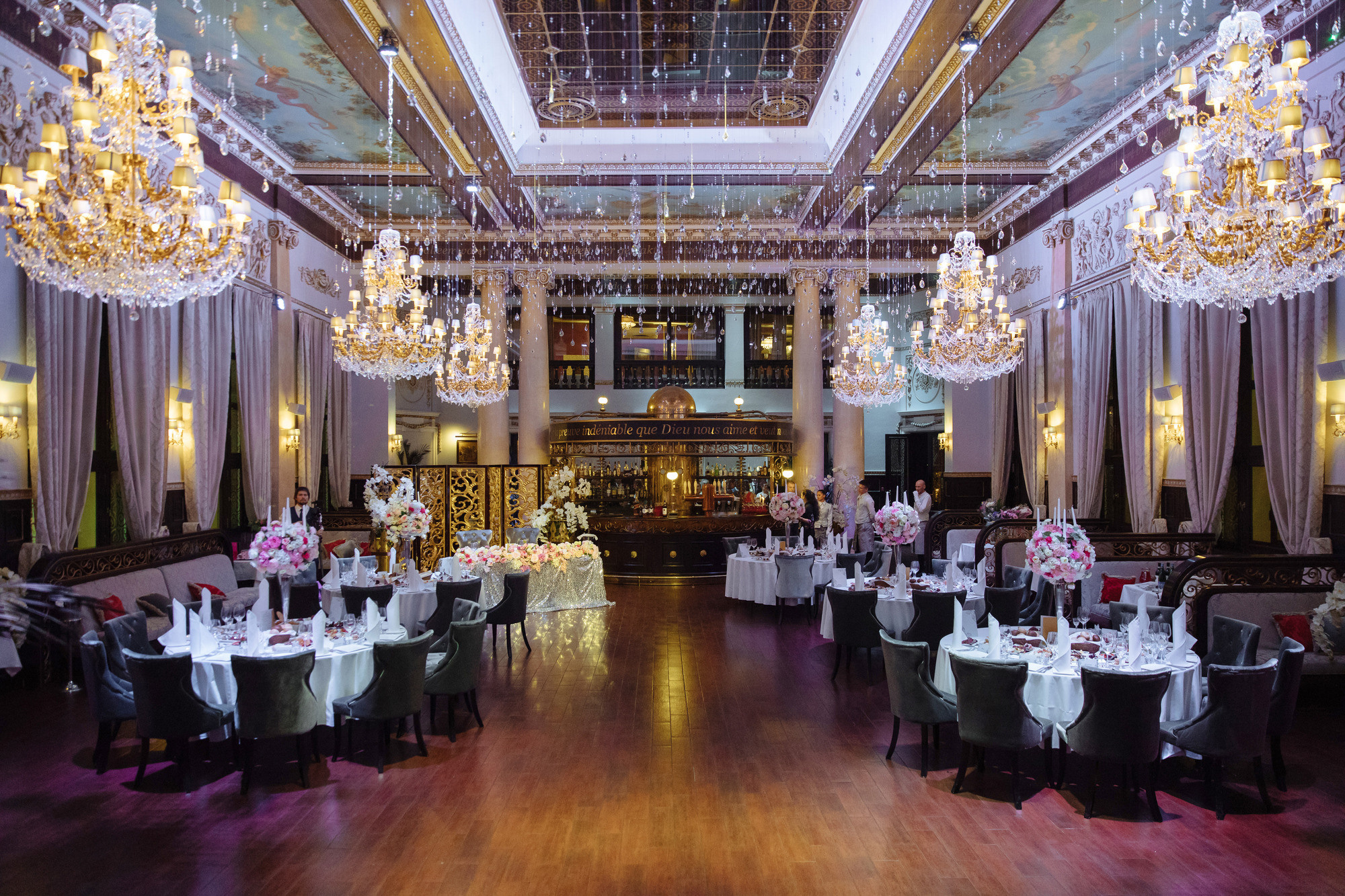 Богдана и Луиз (Испанцы в Питере). Лиза Каражова