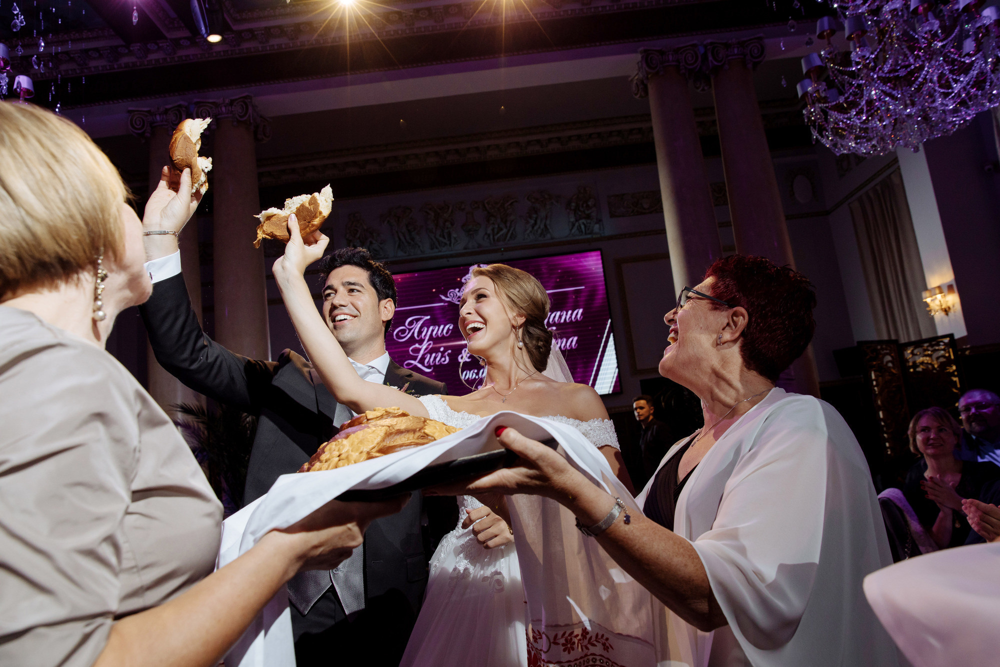 Богдана и Луиз (Испанцы в Питере). Лиза Каражова