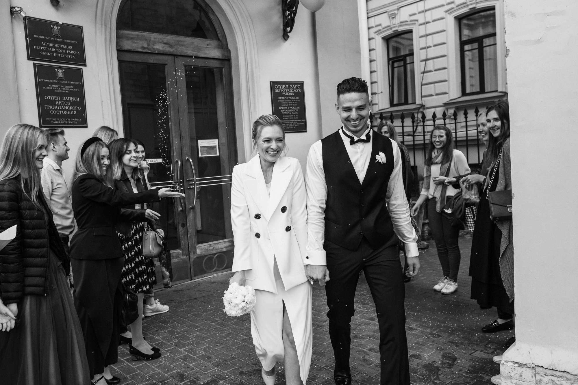 Пару часов для двоих. Лиза Каражова