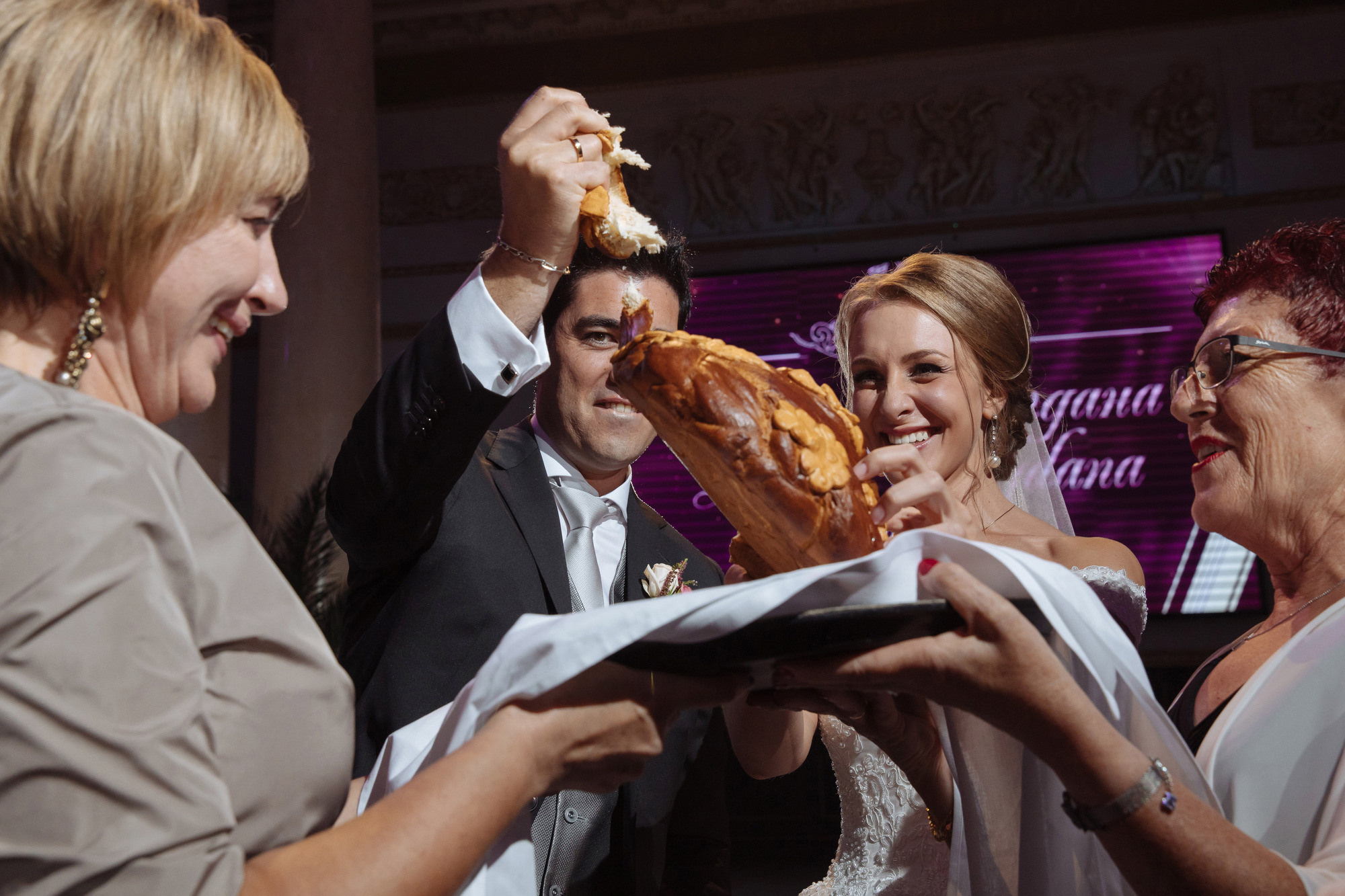 Богдана и Луиз (Испанцы в Питере). Лиза Каражова