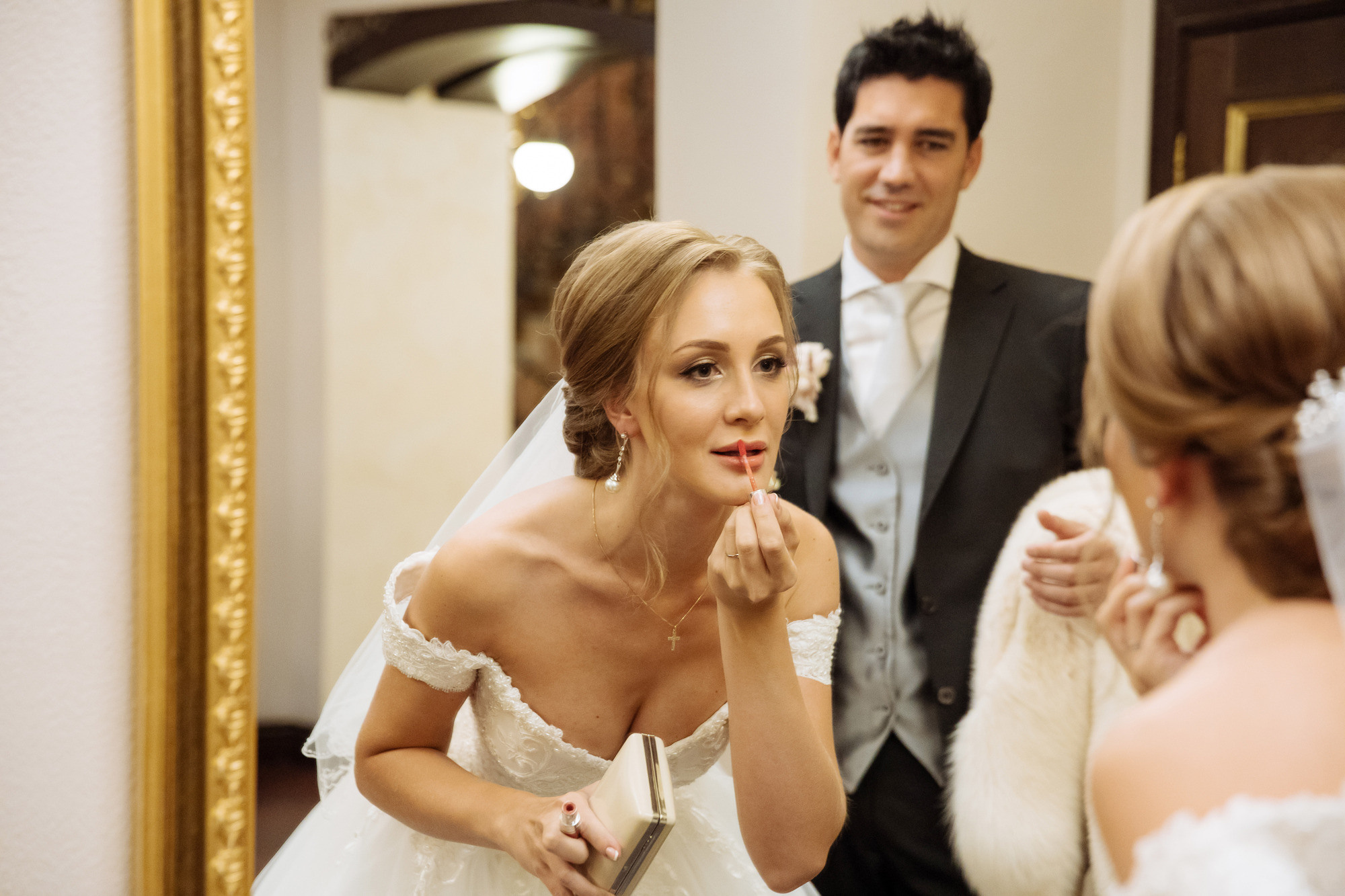 Богдана и Луиз (Испанцы в Питере). Лиза Каражова