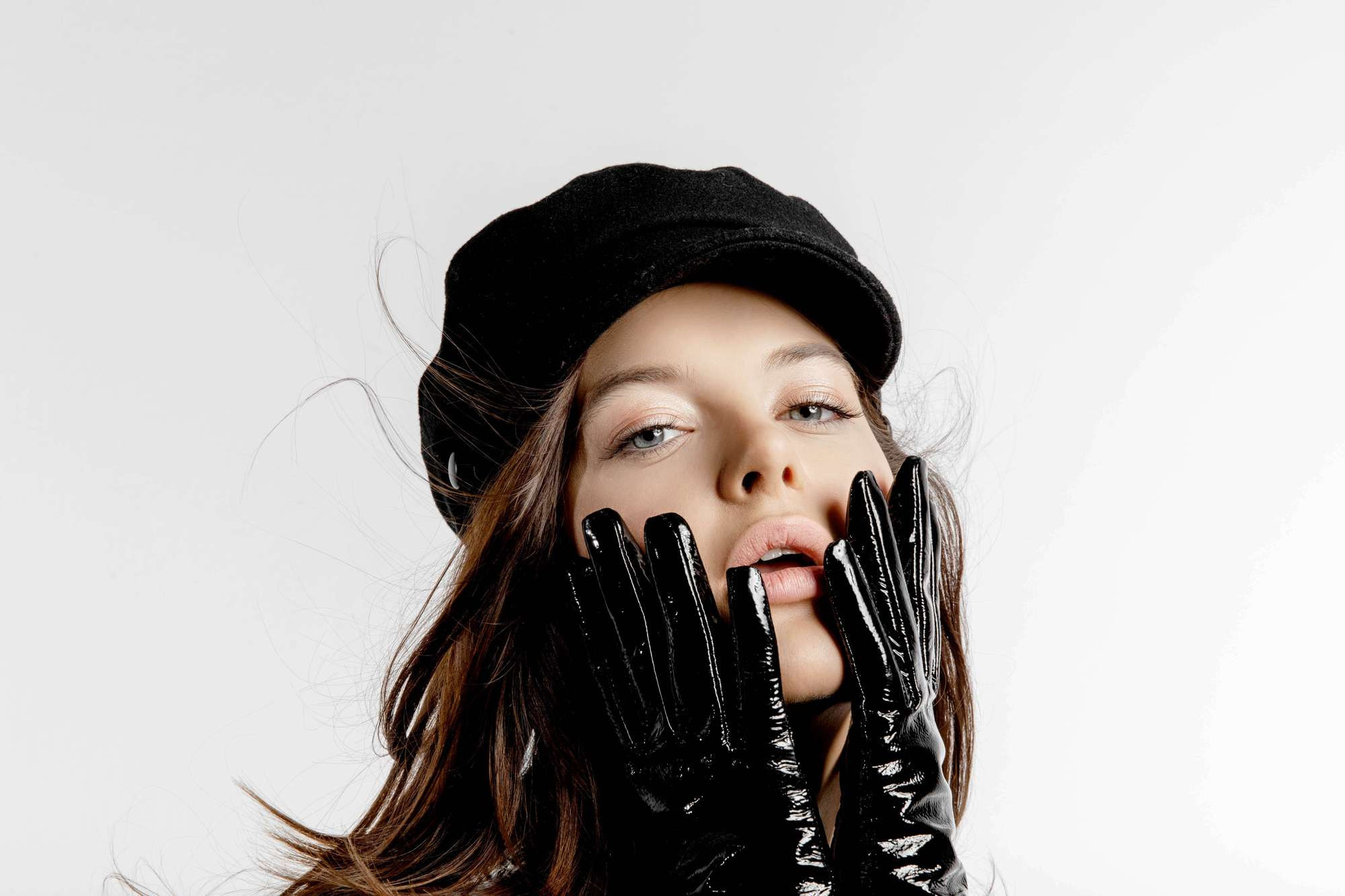 Оля Меганская (солистка группы Виагра). Лиза Каражова