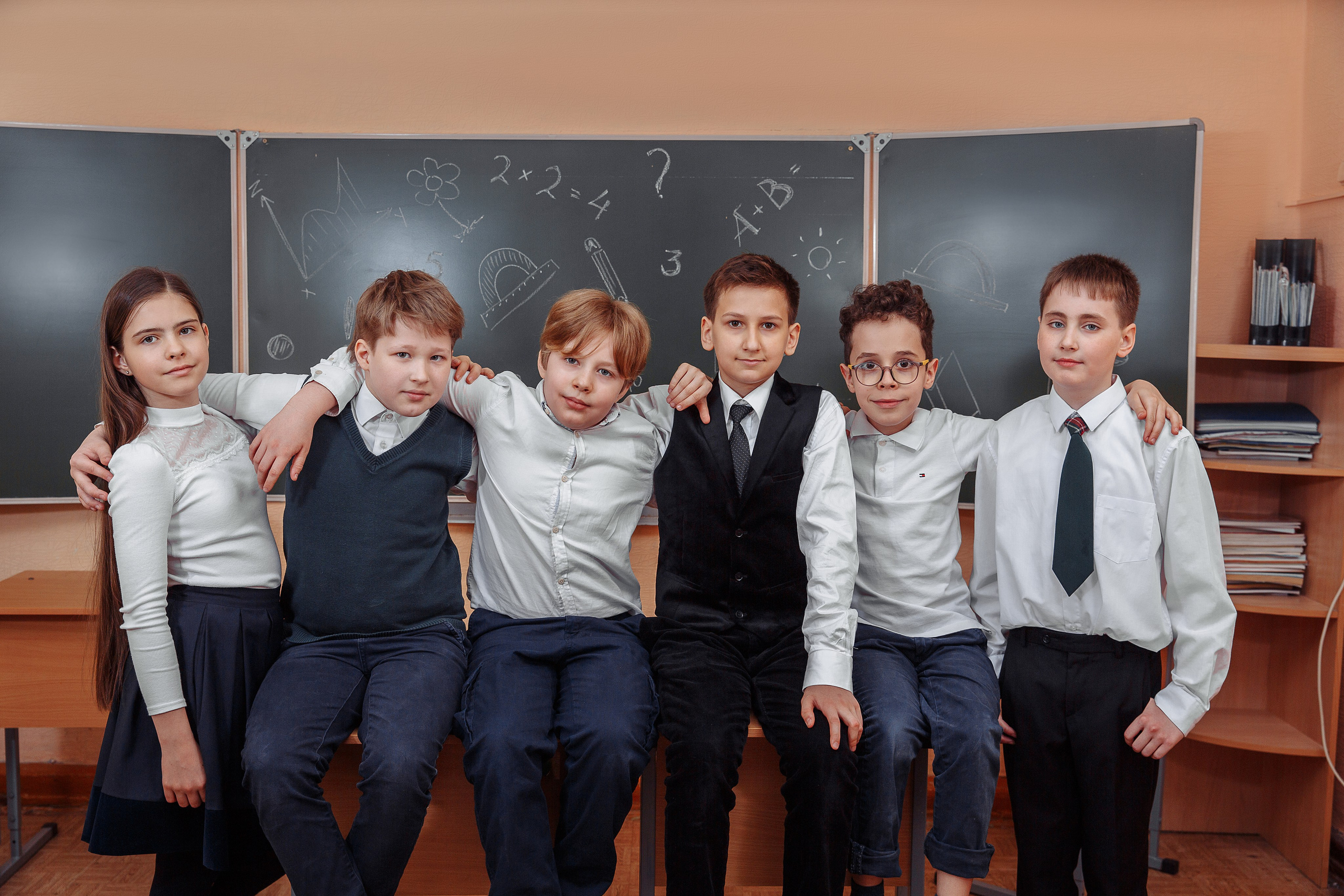 Начальные классы. Выпускные школьные фото­альбомы для школ и детских садов в Волгограде и Волжском