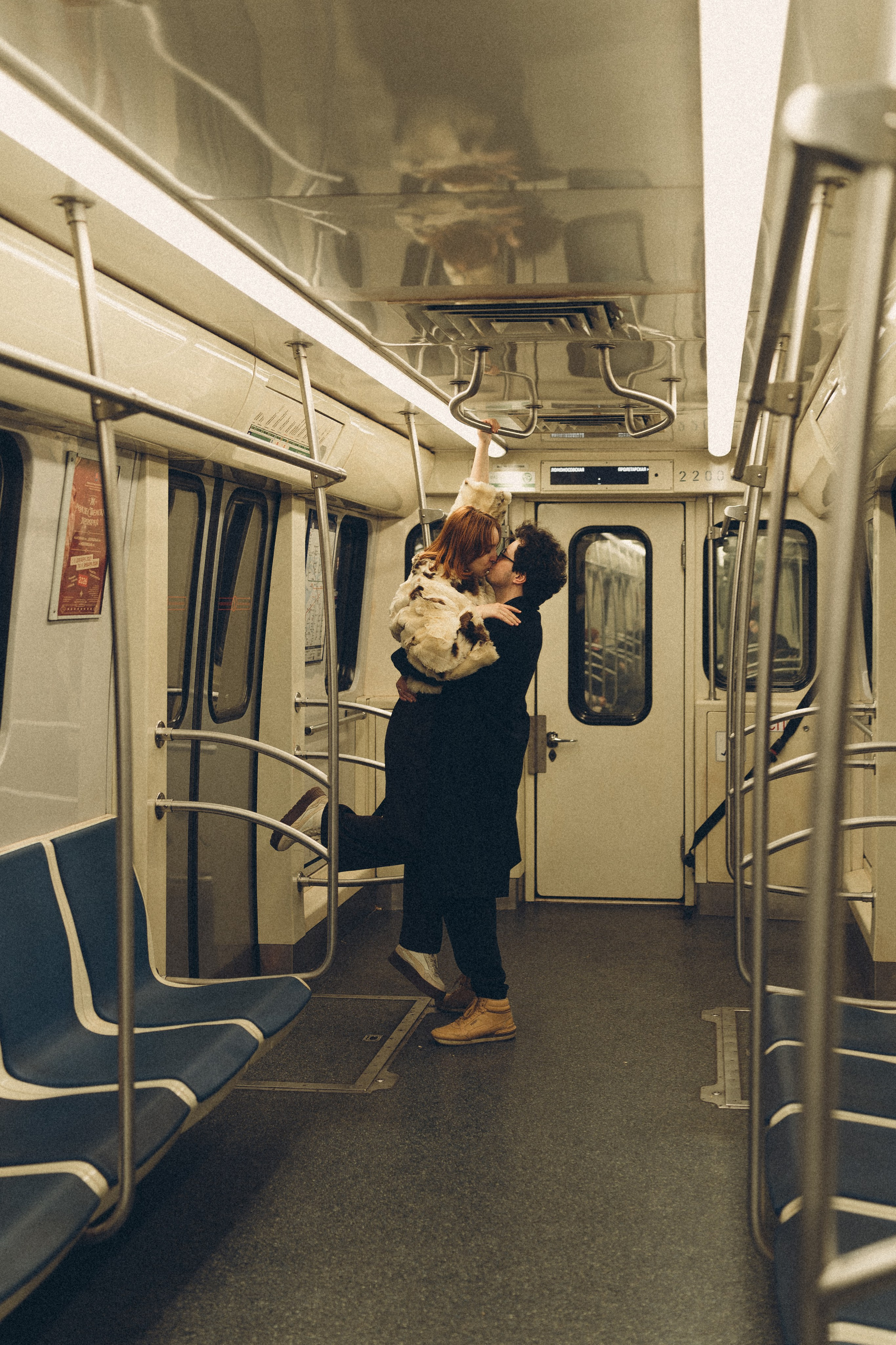 НОВОГОДНЯЯ ФОТОСЕСИИЯ ПАРЫ В МЕТРО ЛЮБОВЬ. Профессиональный фотограф, Санкт-Петербург — Виктория Богомолова