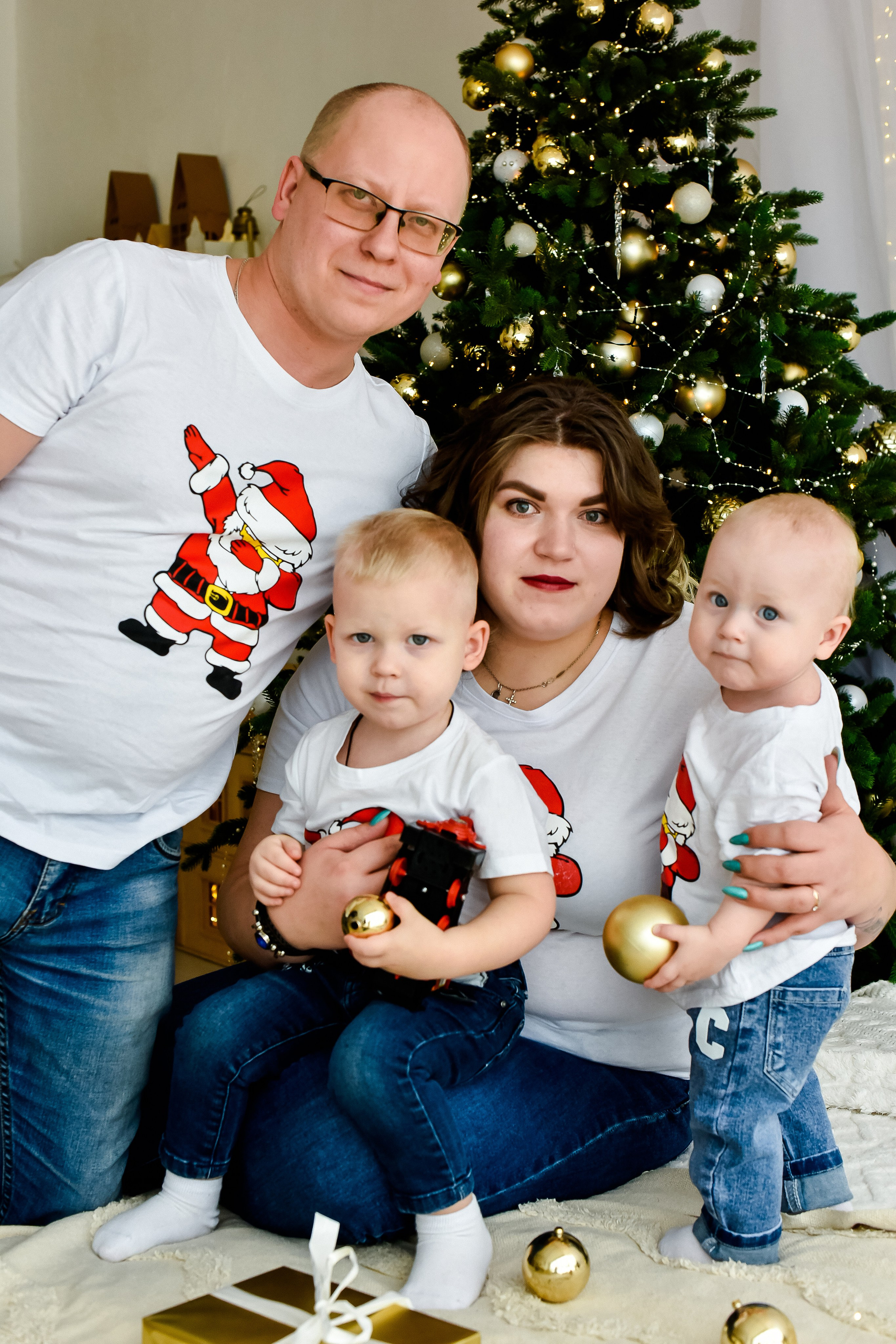 Новогодняя фотосессия для семьи Натальи И Дениса с сыновьями