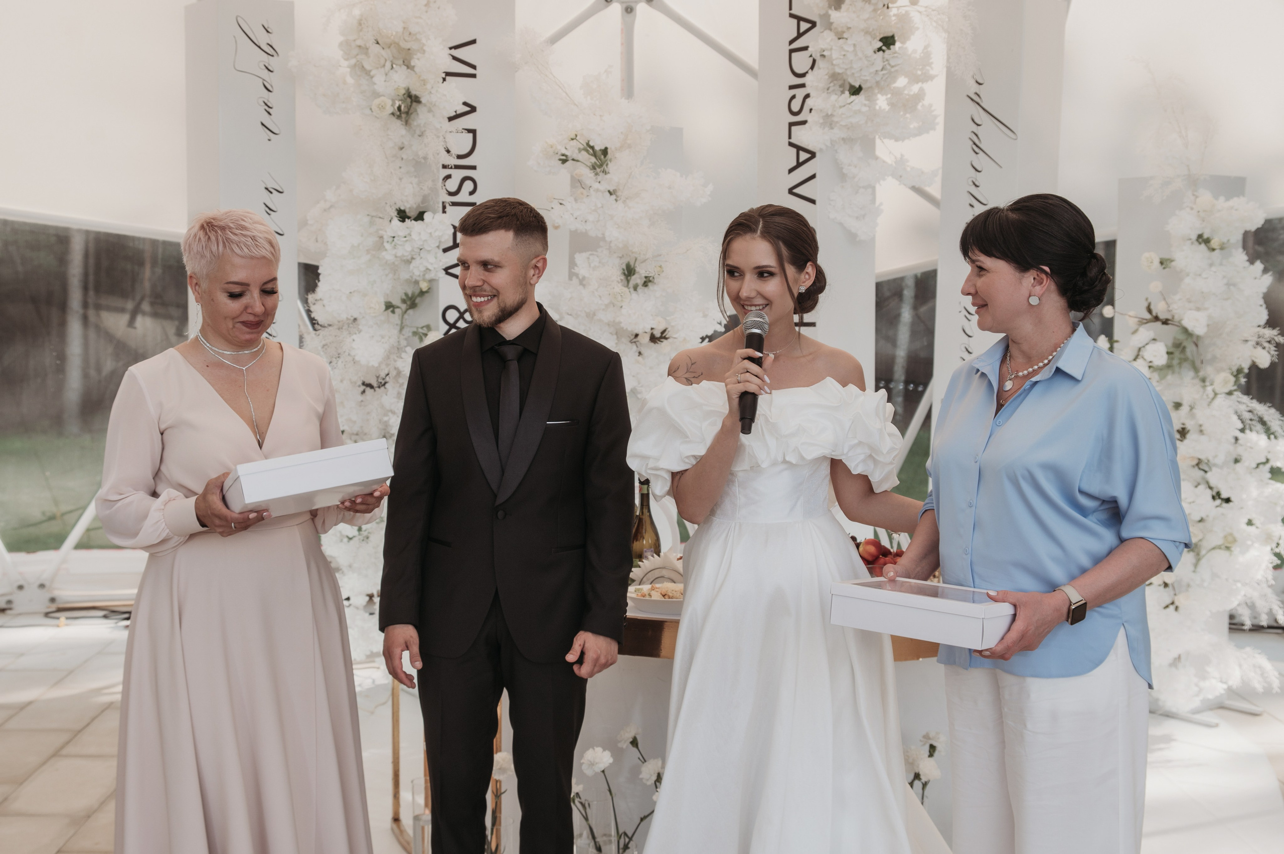 Свадебная фотосессия с утром невесты и красивым свадебным банкетом. Свадебный фотограф в Твери, Москве и Санкт-Петербурге Денисова Екатерина