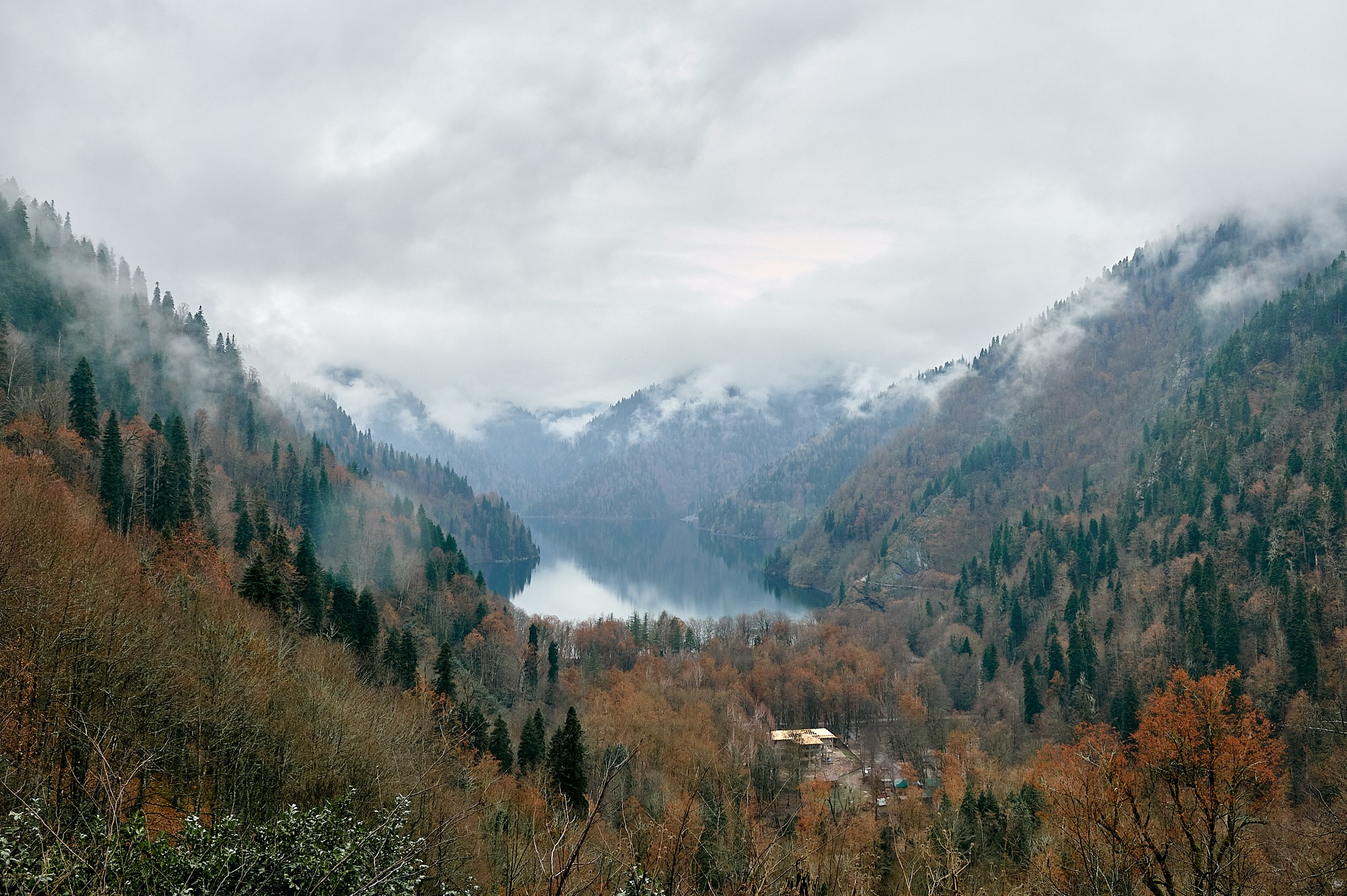 Озеро Рица, Абхазия. Декабрь 2024. Фотографии отовсюду и обо всем