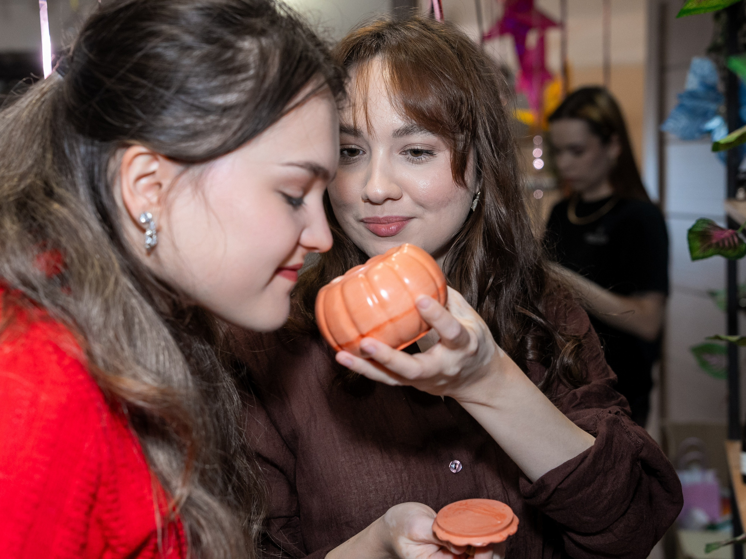 День рождения Aromalage — 5 лет вдохновения 🕯️. Мастер-классы AROMALAGE в Казани и Нижнем Новгороде для двоих, на девичник, в группе