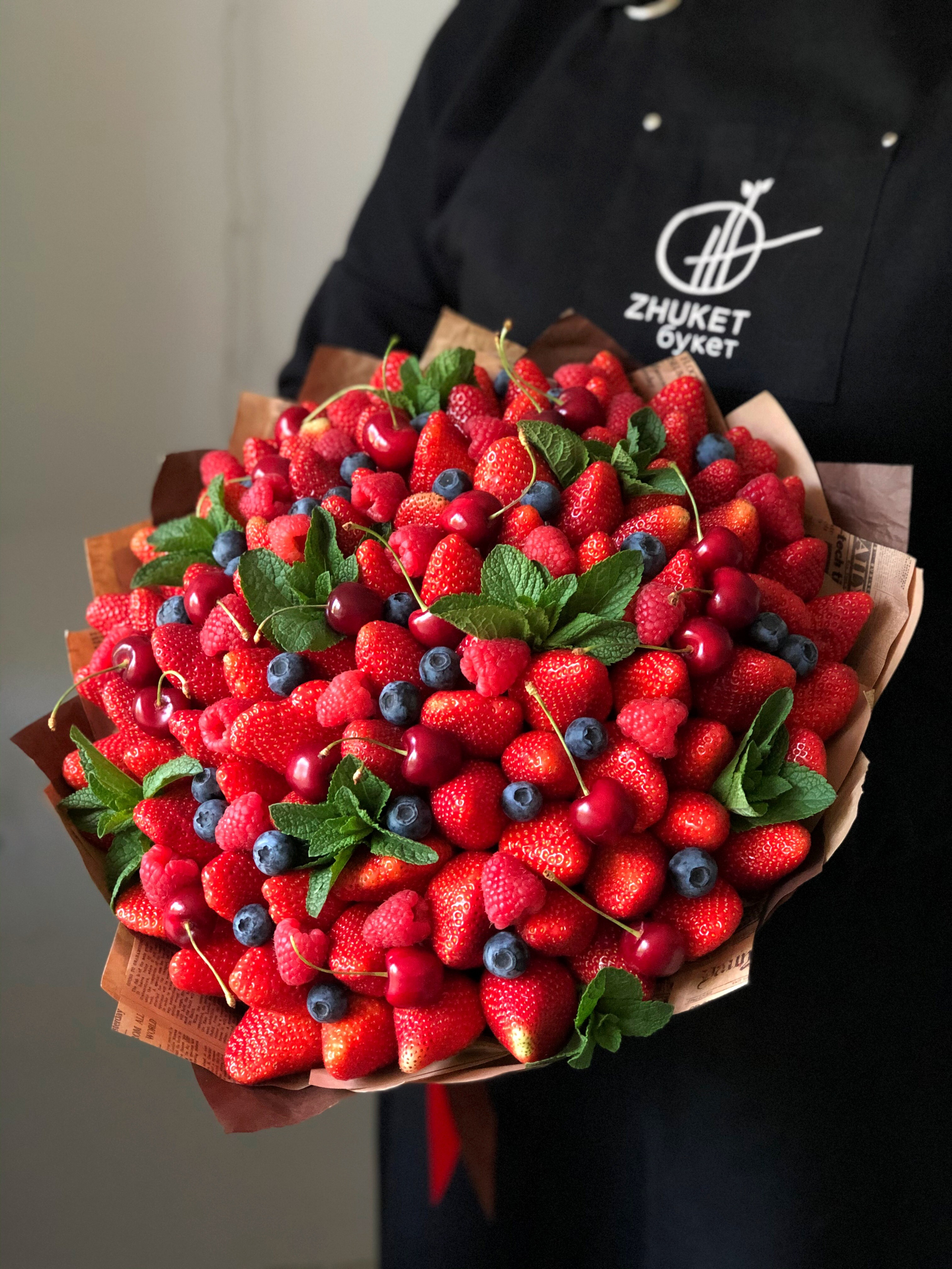 Ягодные. Выездной кейтеринг, съедобные букеты, торты и сладости на заказ