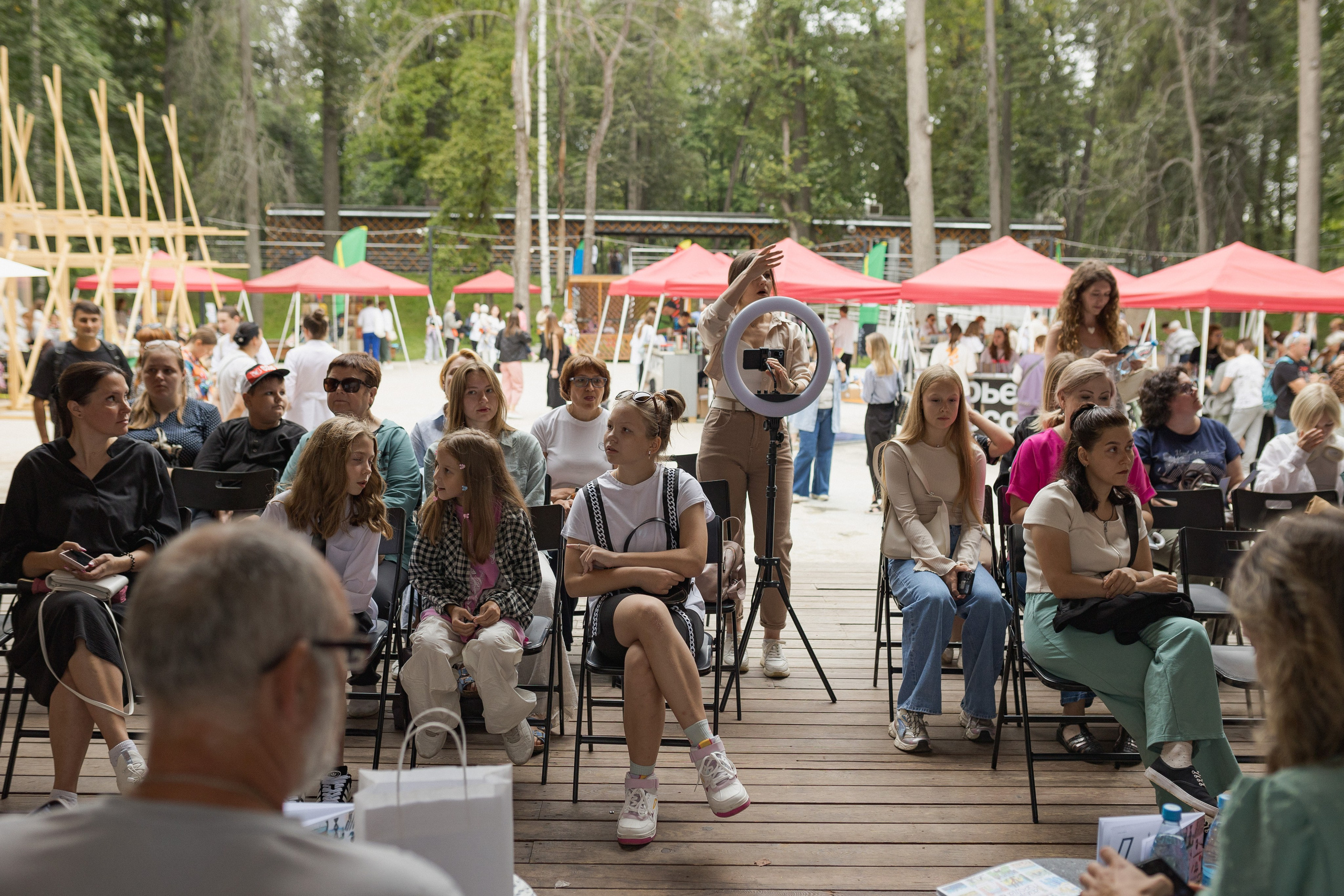 Книжный фестиваль «Смены» в Выксе 2024. Фотограф городских и семейных событий Артем Карпухин