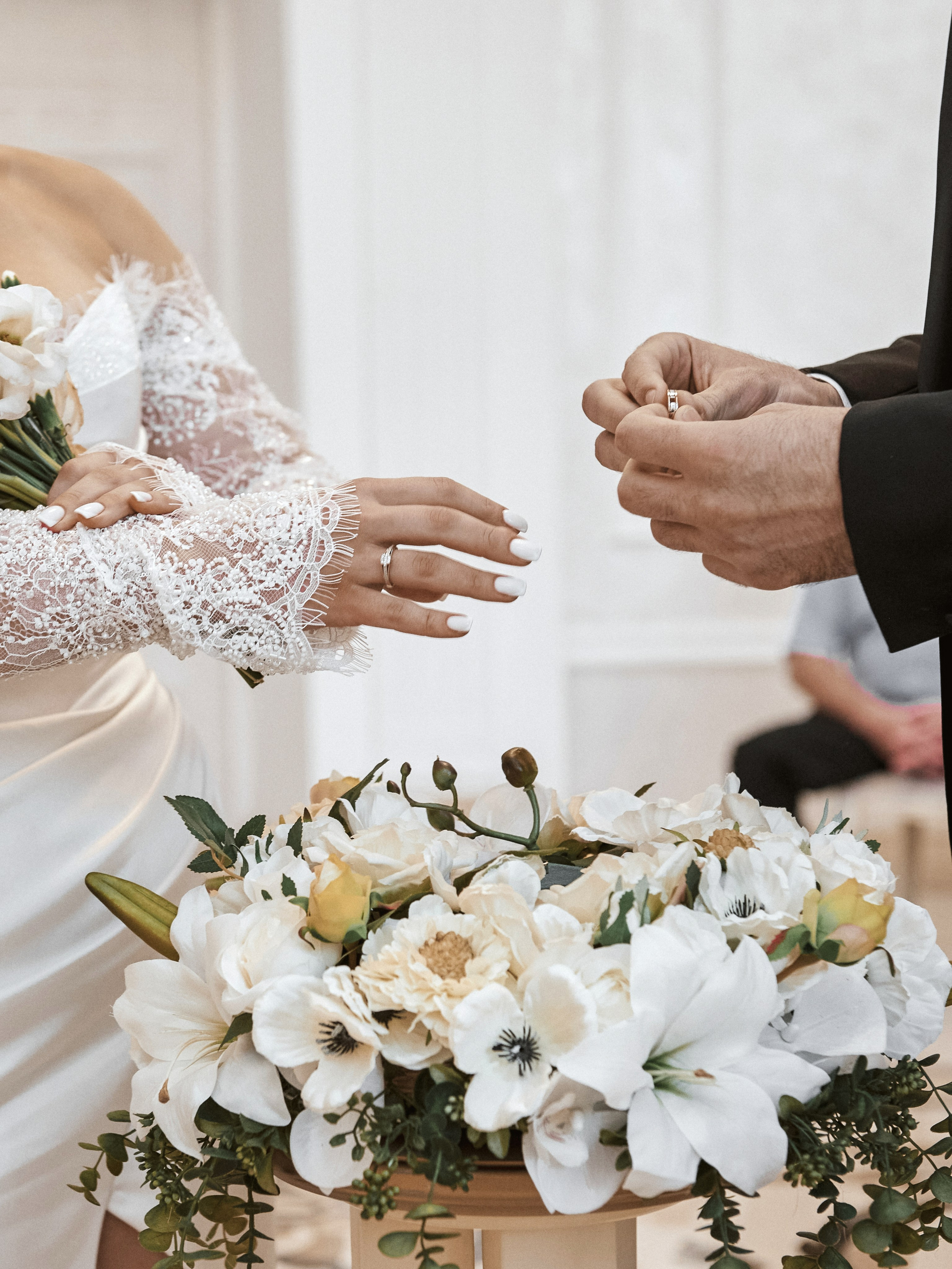 Свадебная фотосессия молодожёнов с романтической атмосферой