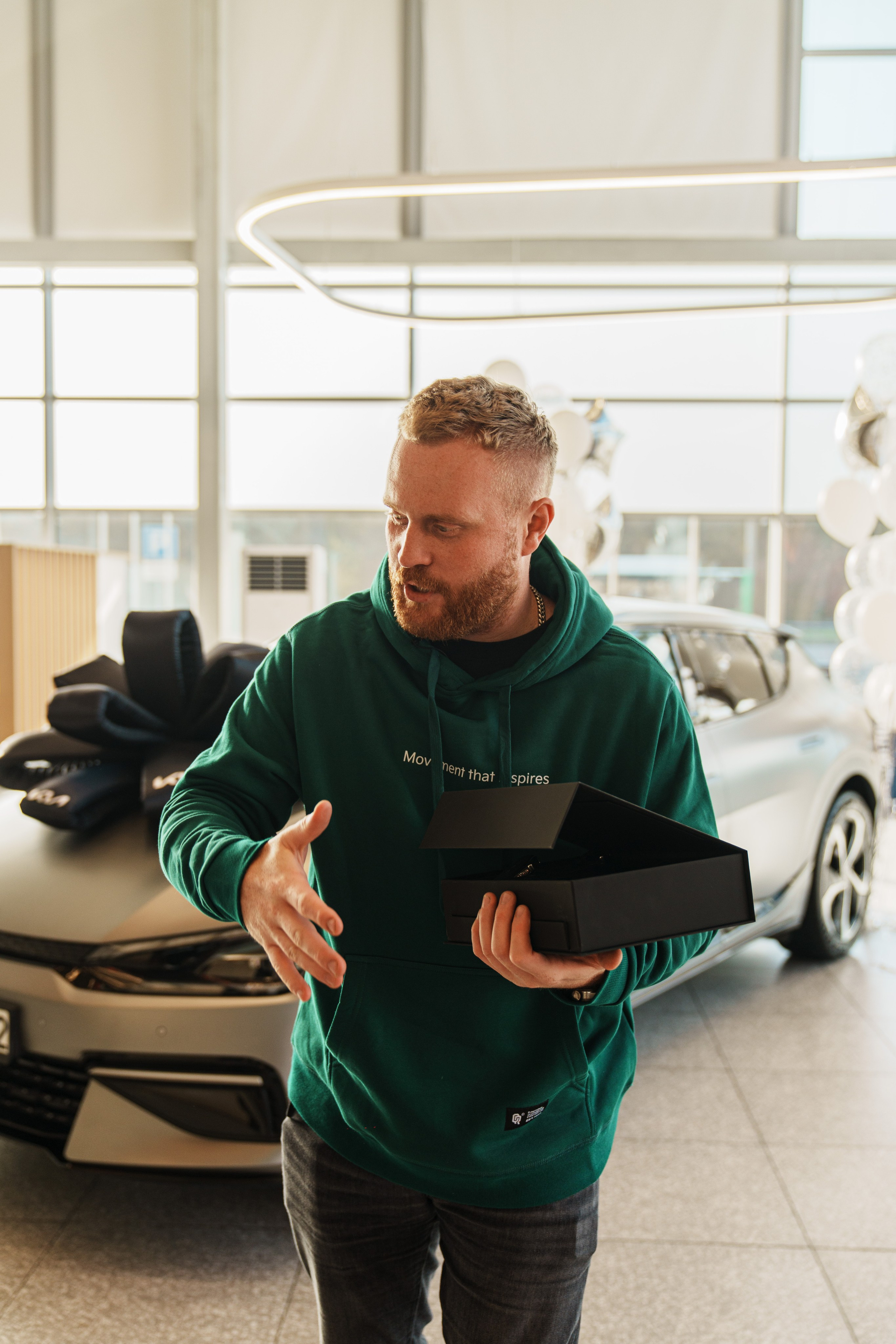 Kia EV6 Вручение Евгений Чебаткову. Фотограф TAULAN_1