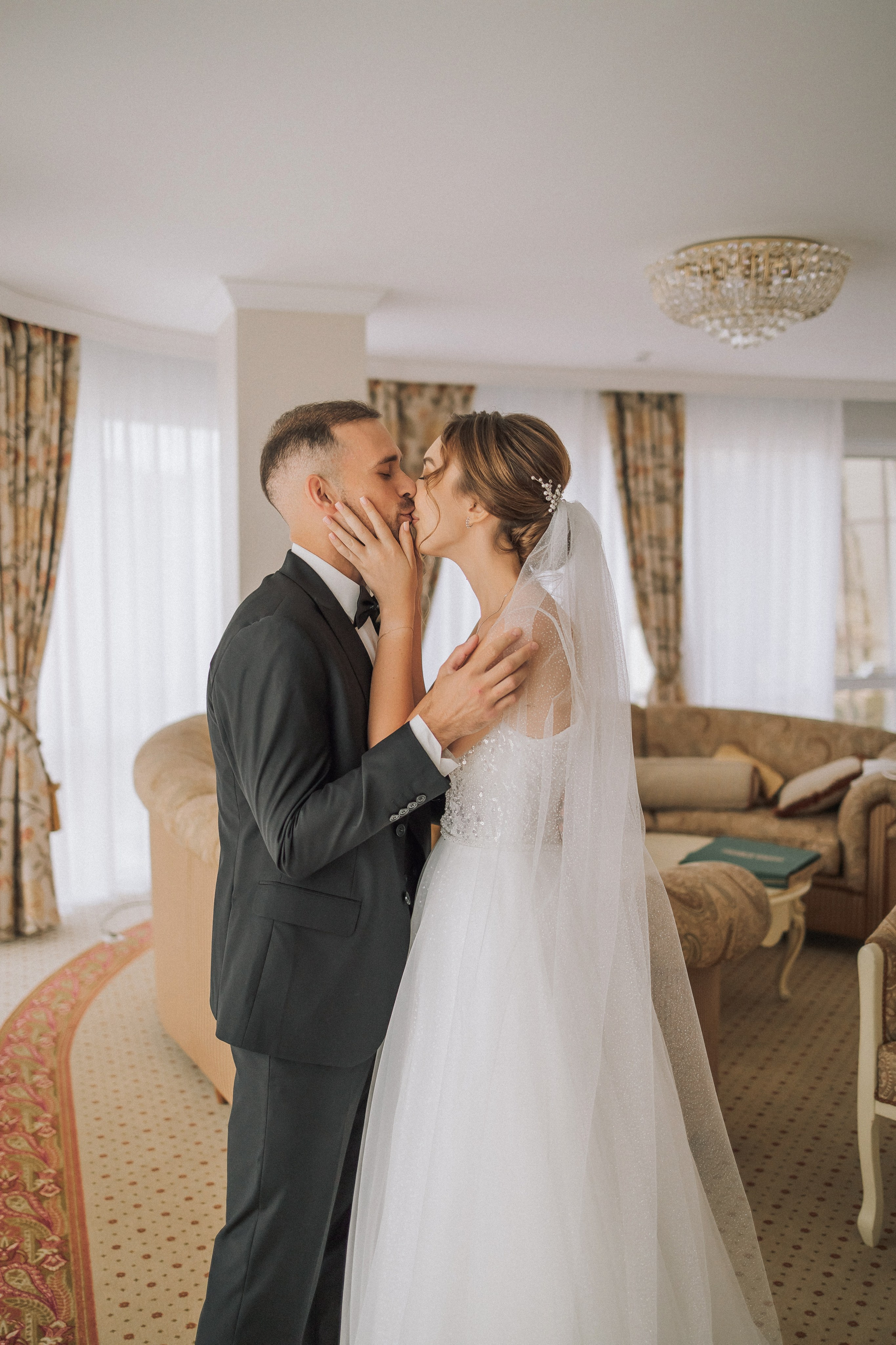 Свадебная прогулка Екатерины и Евгения. Свадебная фотография. Арина Рубах