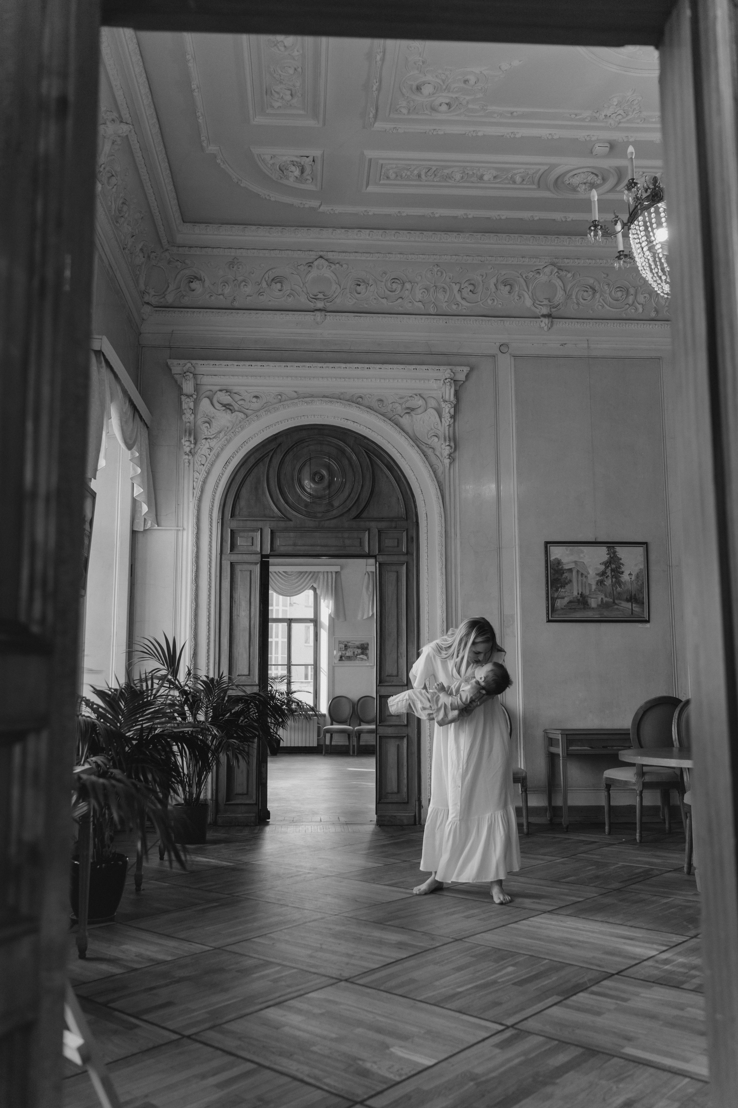 Маленькие ножки в читальне им. Пушкина. Ваш фотограф Вика Артемова