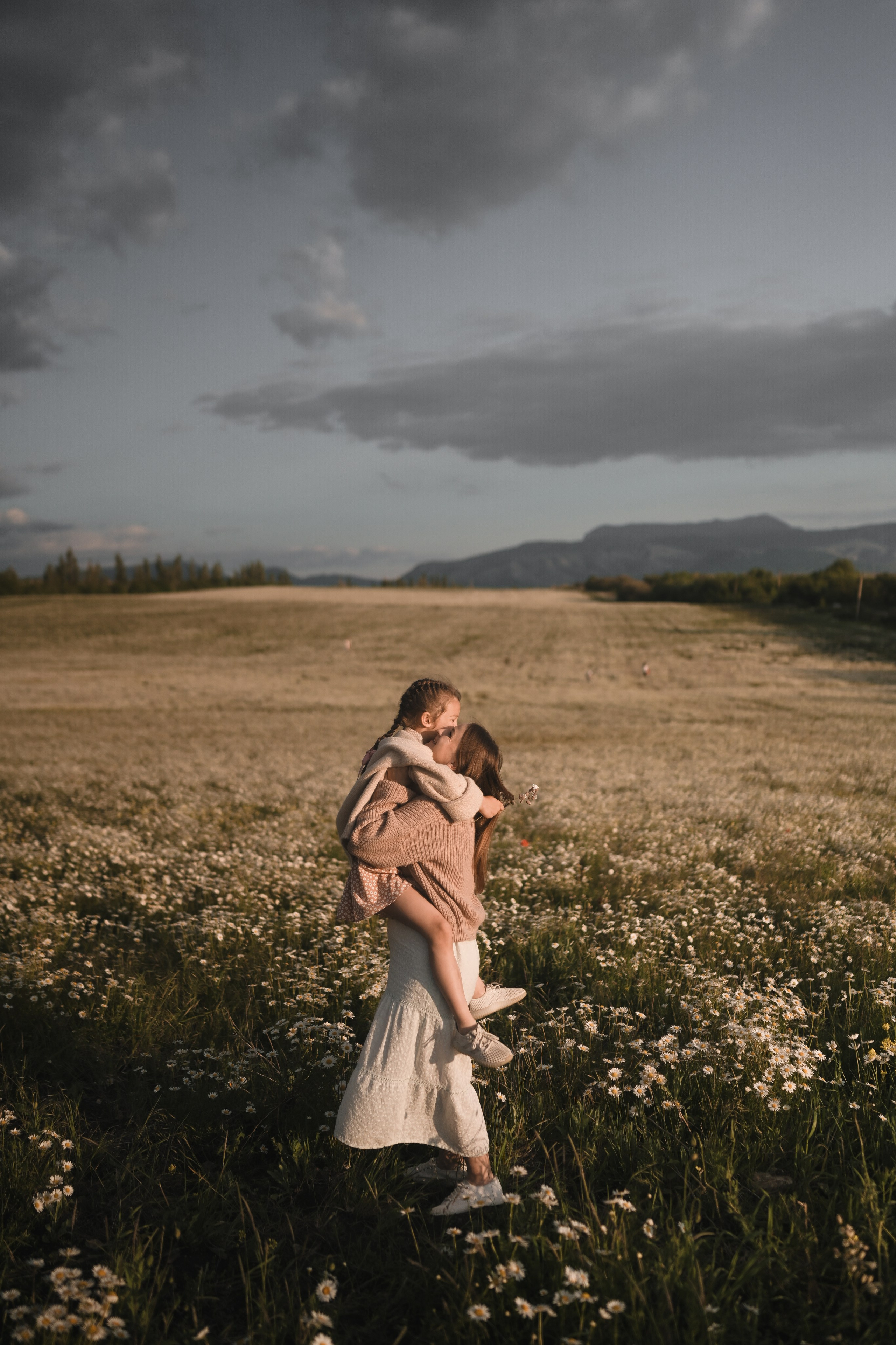 Семейная фотосессия в ромашковом поле в Крыму. Свадебный и семейный фотограф и видеограф, Крым, Москва, Санкт -Петербург