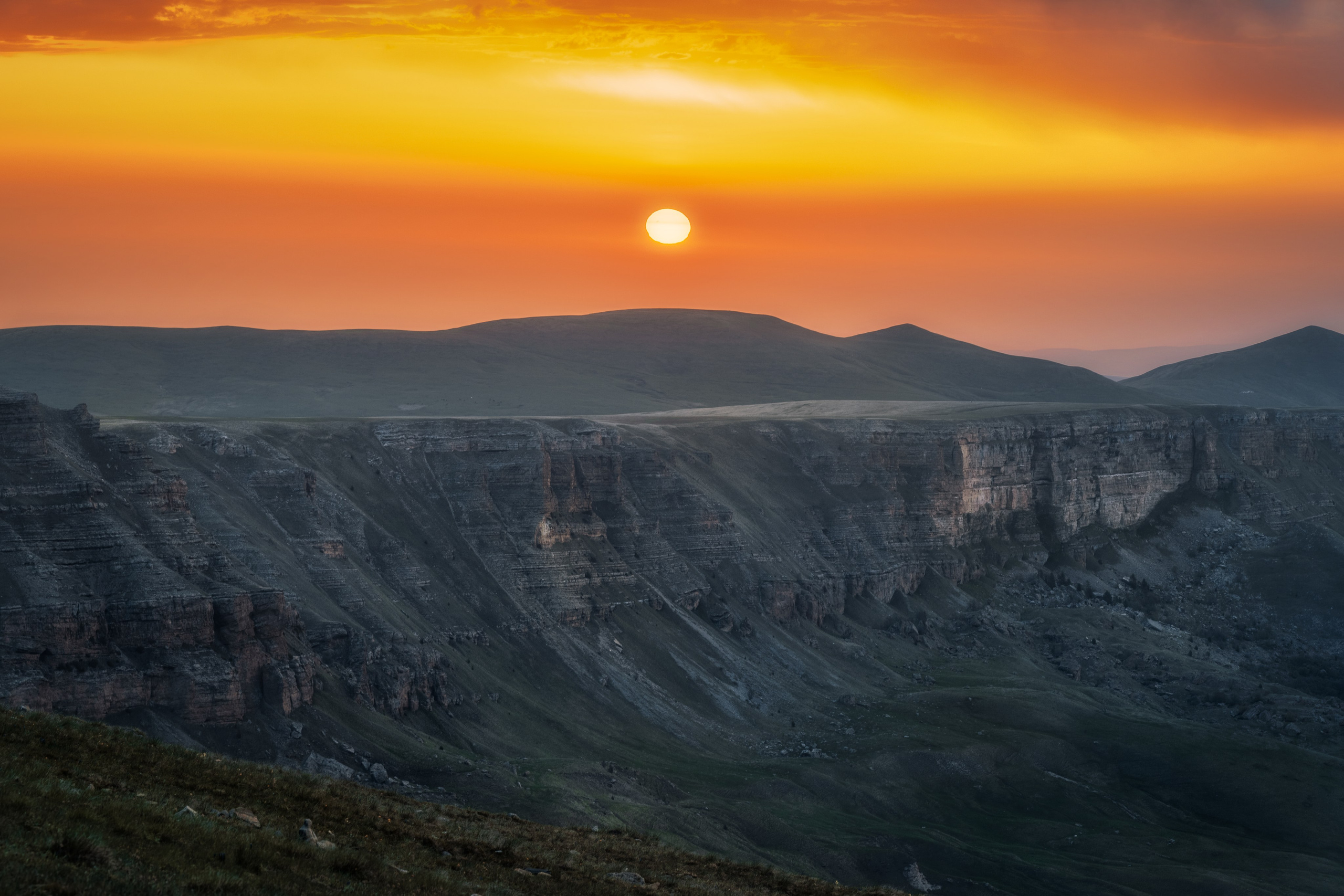 Рассвет на плато Бермамыт