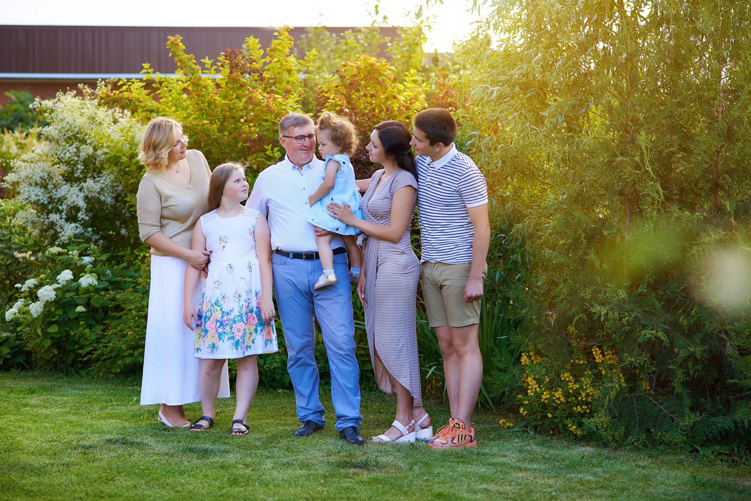 У дома. Семейный фотограф в Барнауле, Горный Алтай, Заринск, Алейск