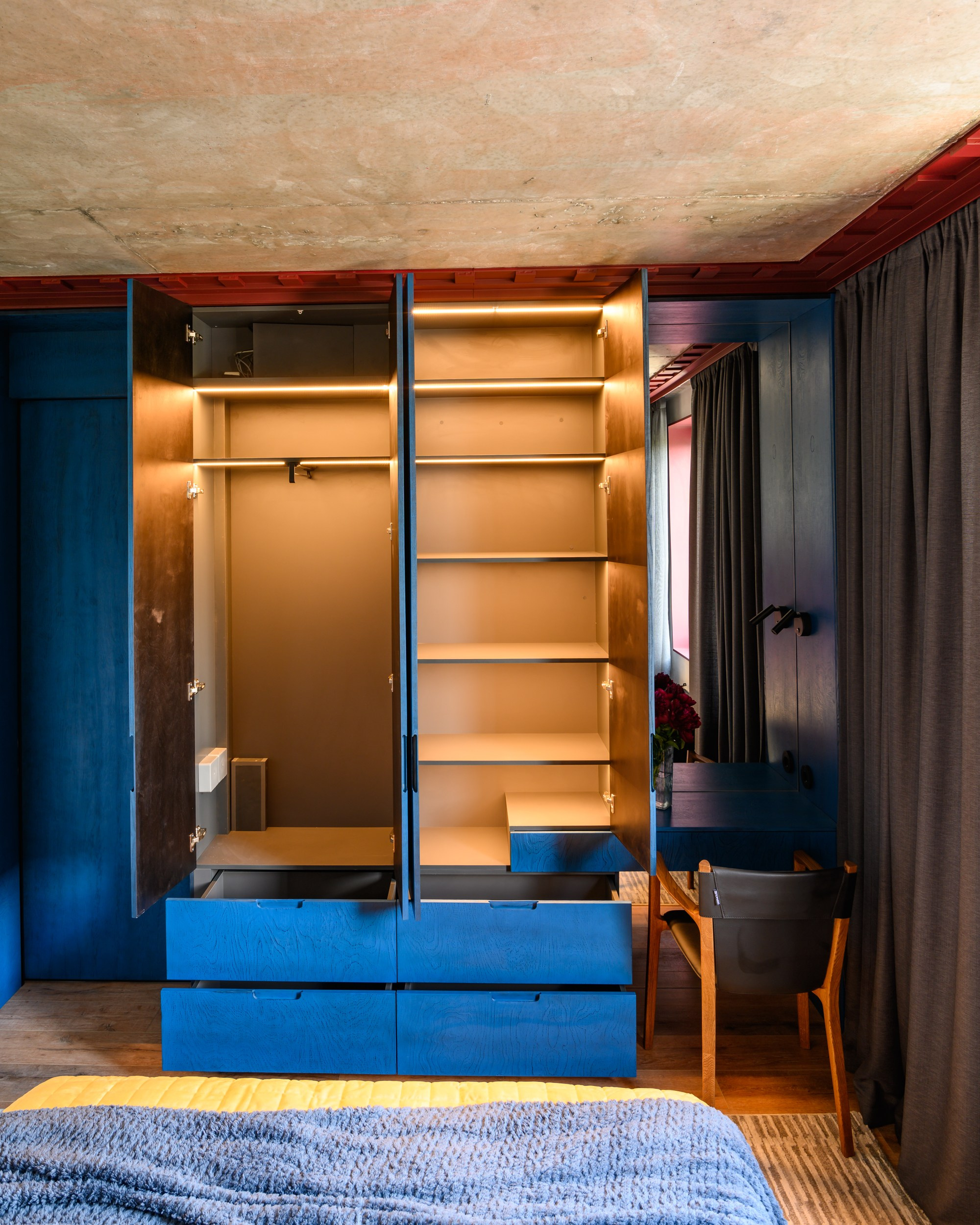 Шкаф для НТВ телепрограмма «Квартирный вопрос». Пространство