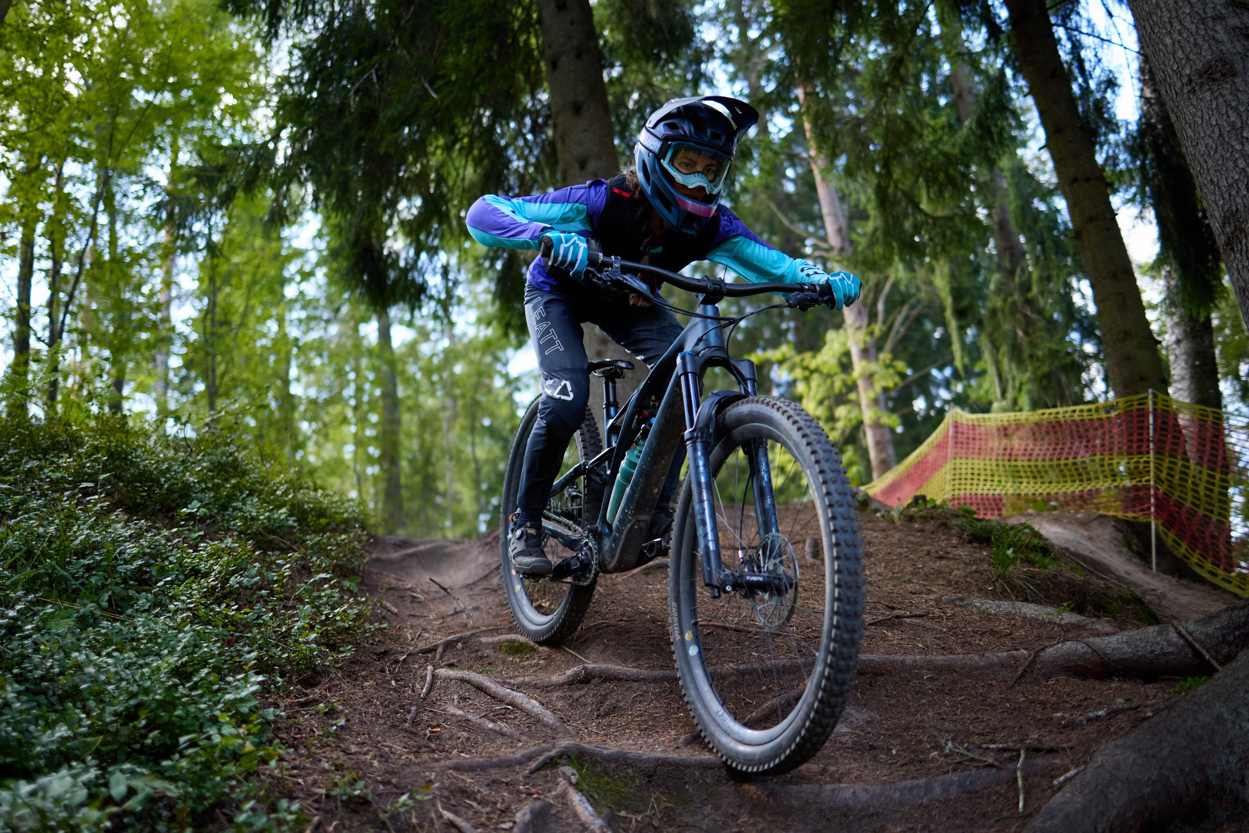 Золотая Долина Тренировка Школы МТБ 2025. Спортивный фотограф в Санкт-Петербурге Илья Vacool