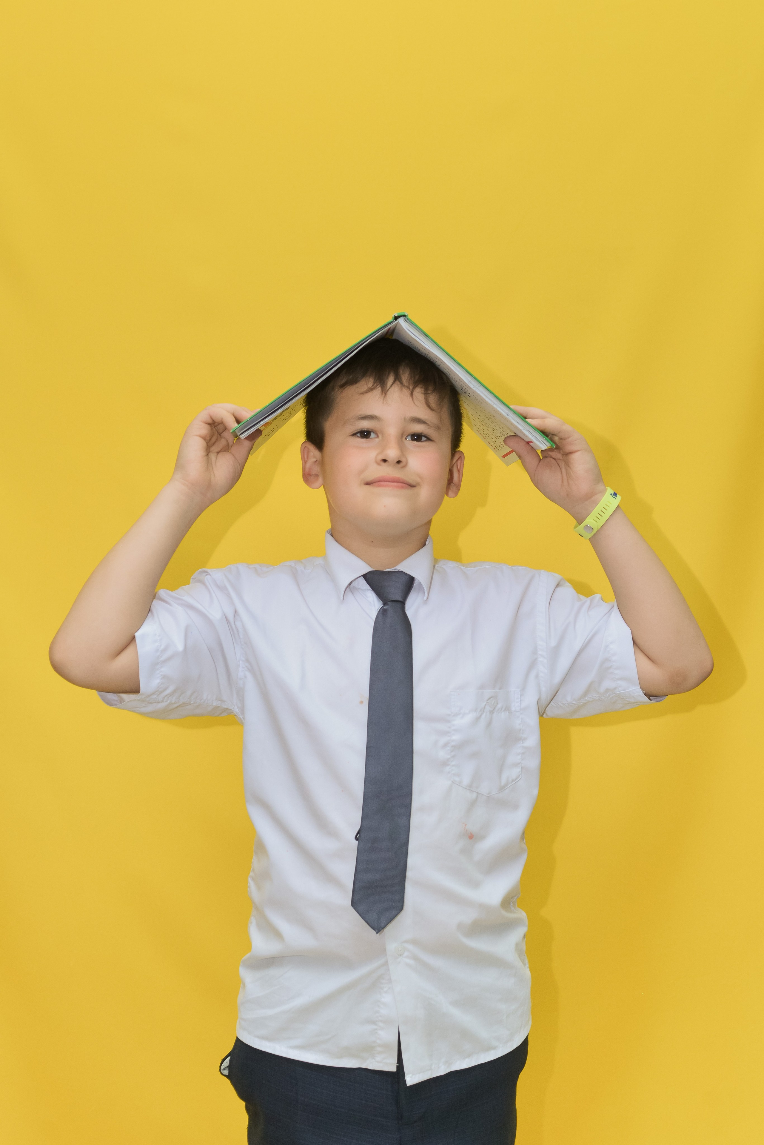 2 класс. На жёлтом фоне. «Веселые карандаши». Детский и школьный фотограф в Костанае Рабига Сейткенова