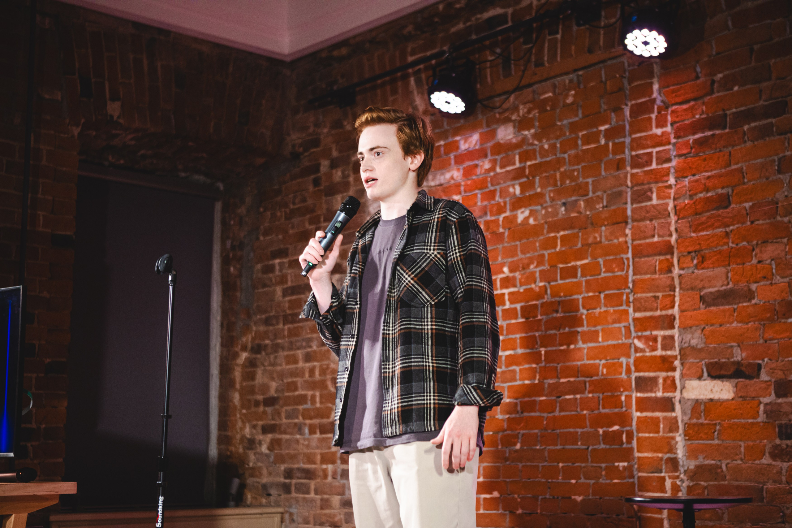 Фотографии стендапа Первой лиги КВН в Перми. Репортажный фотограф в Перми Денис Голдобин