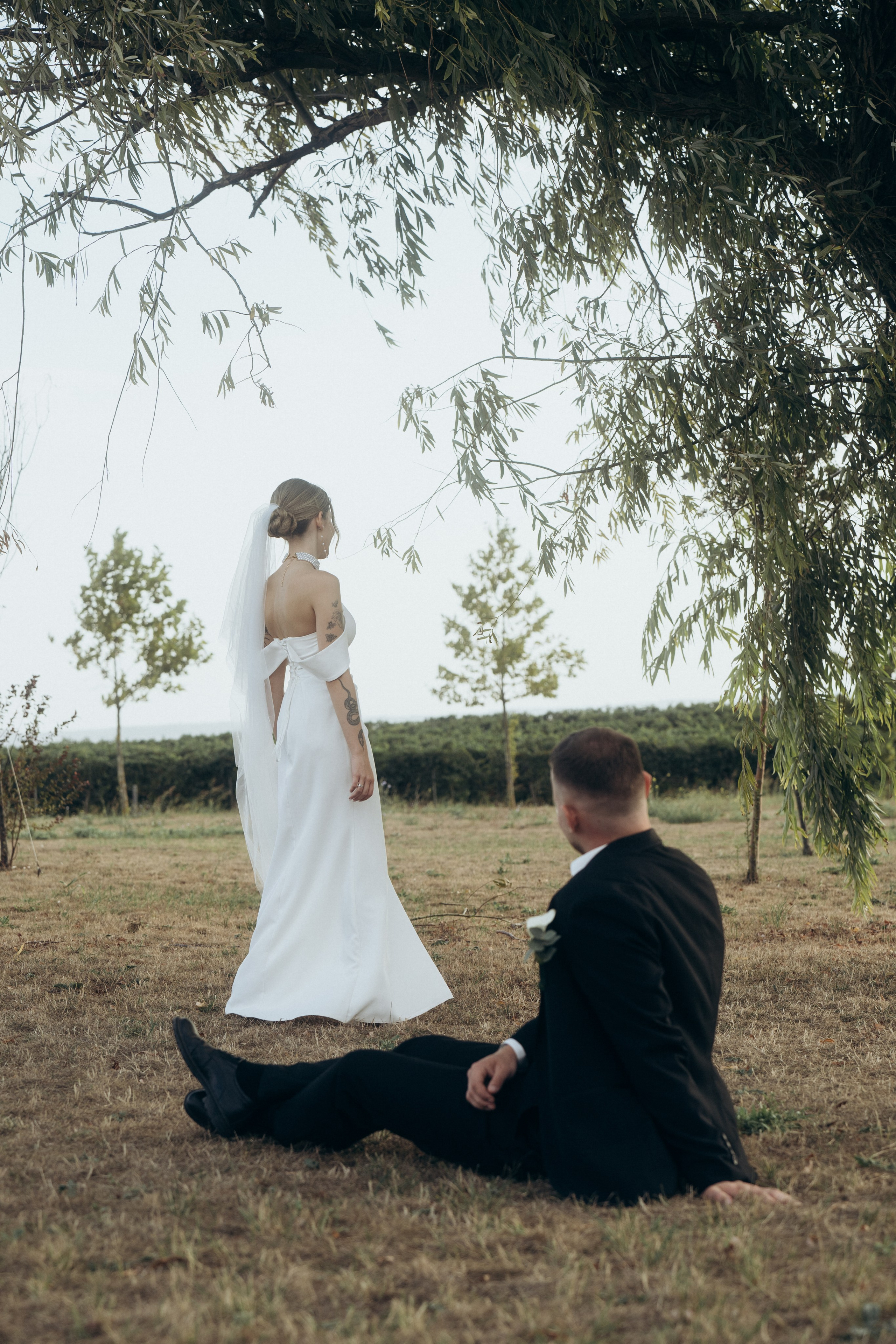 Свадебная фотография жениха и невесты, в локациях Темрюка, в поместье Голубицкое, Краснодарский край 