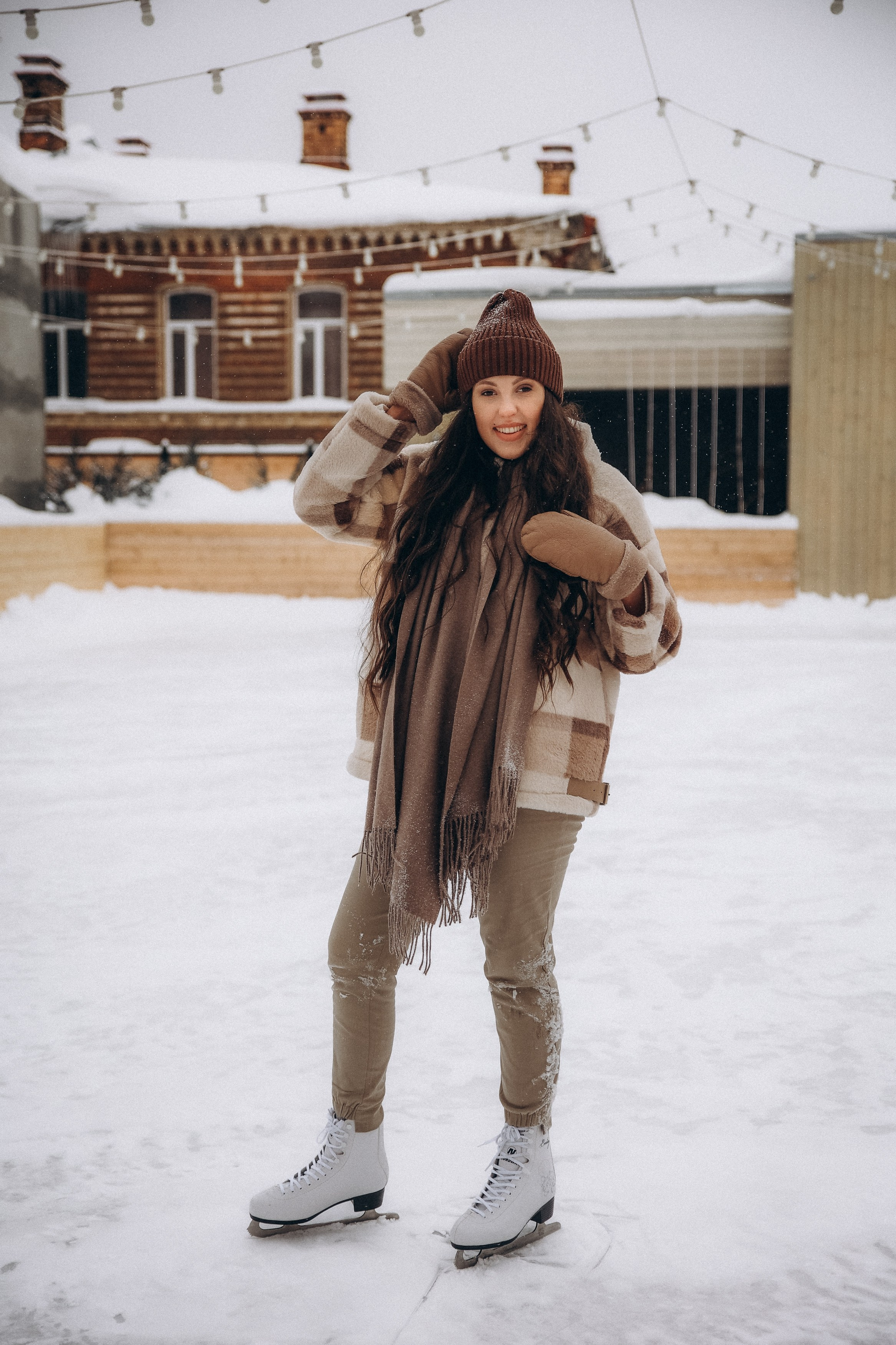 Зимняя фотосессия на катке фотосессия на коньках. Фотограф Владимир Москва