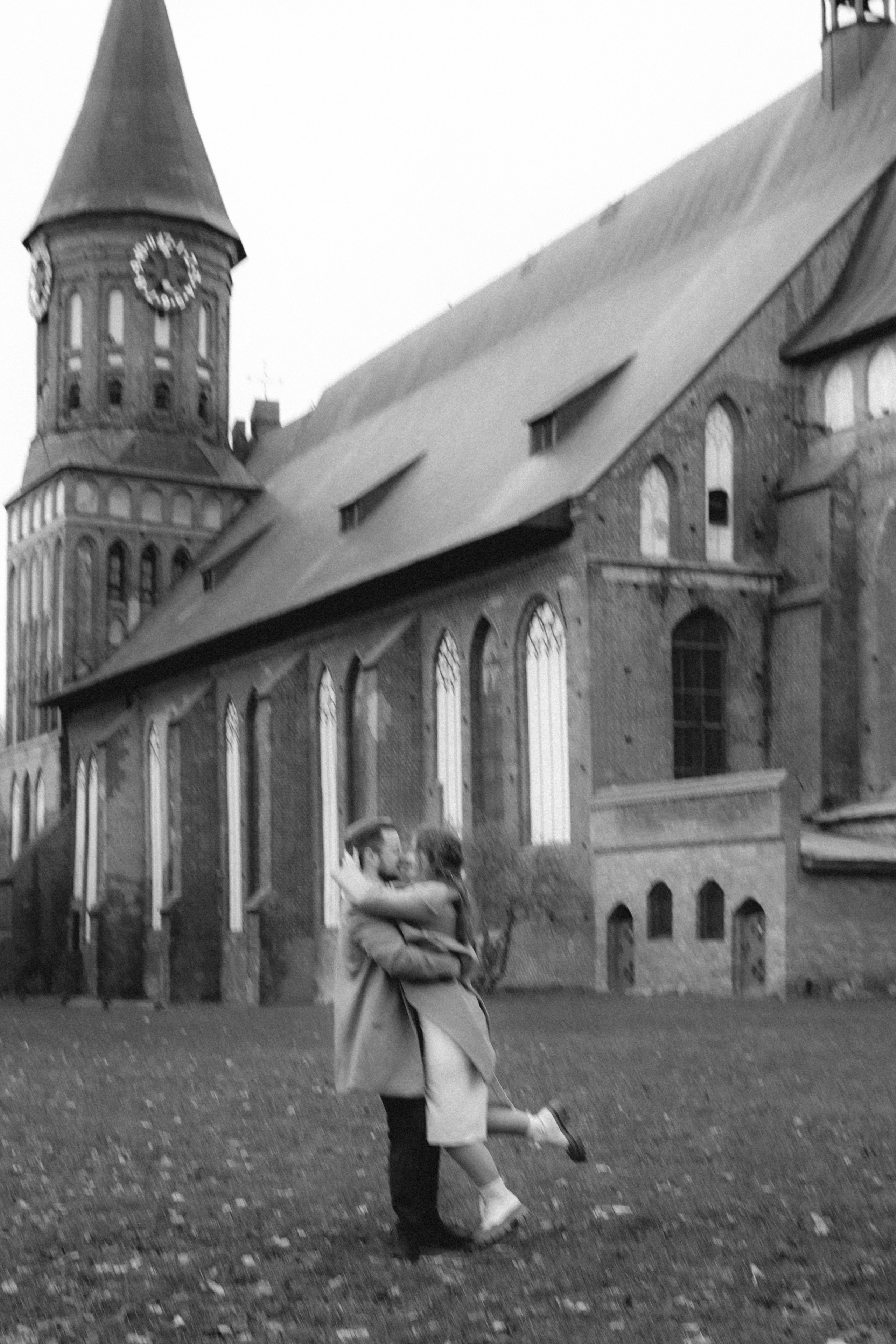 Фотосессия lovestory Калининград на острове Канта. Портретный фотограф в Калининграде Рита Холодова