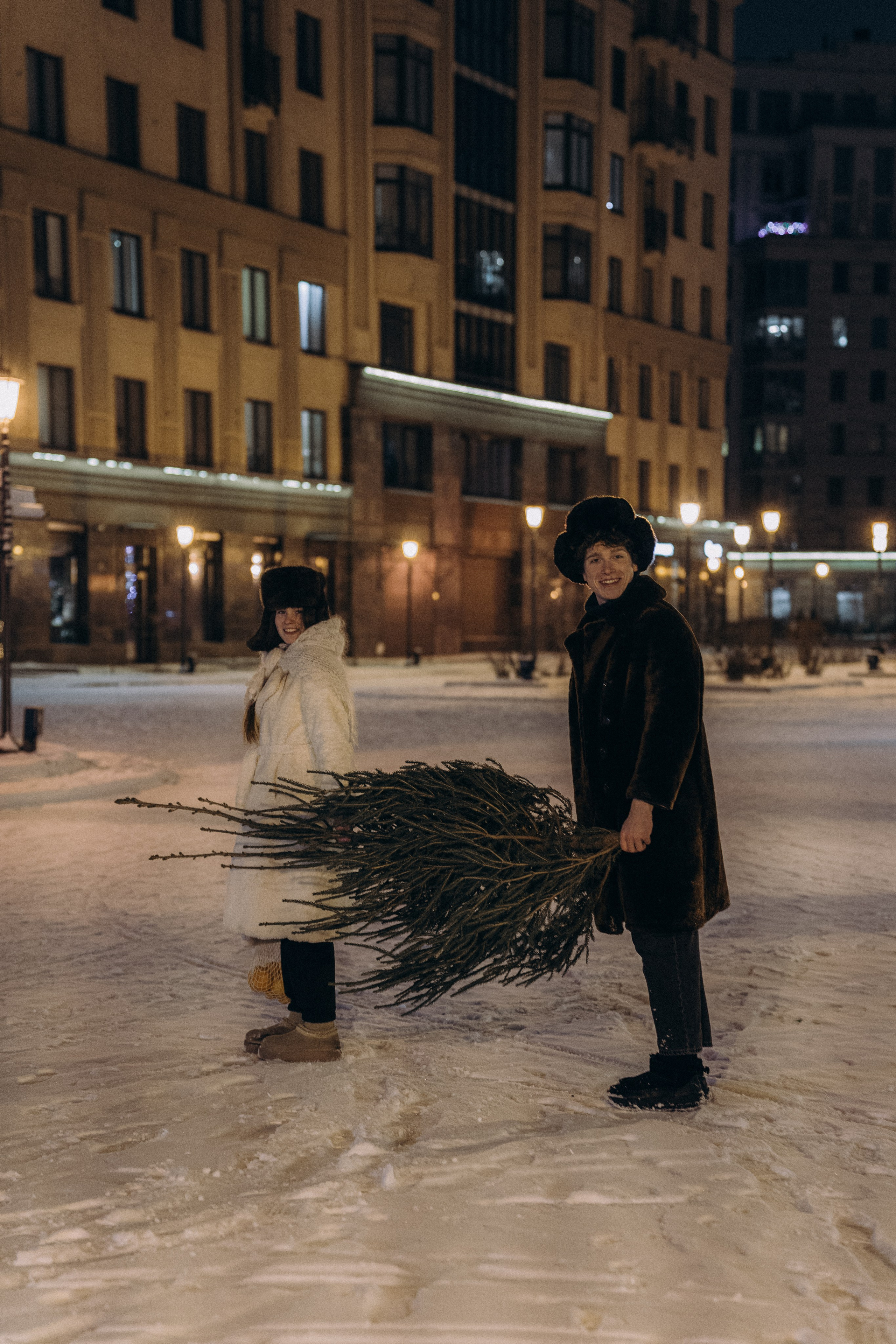 НОВОГОДНЯЯ ПРОГУЛКА ПАРЫ ПО ЧЕРНЫШЕВСКОЙ ПЕРЕД НОВЫМ ГОДОМ. Профессиональный фотограф, Санкт-Петербург — Виктория Богомолова