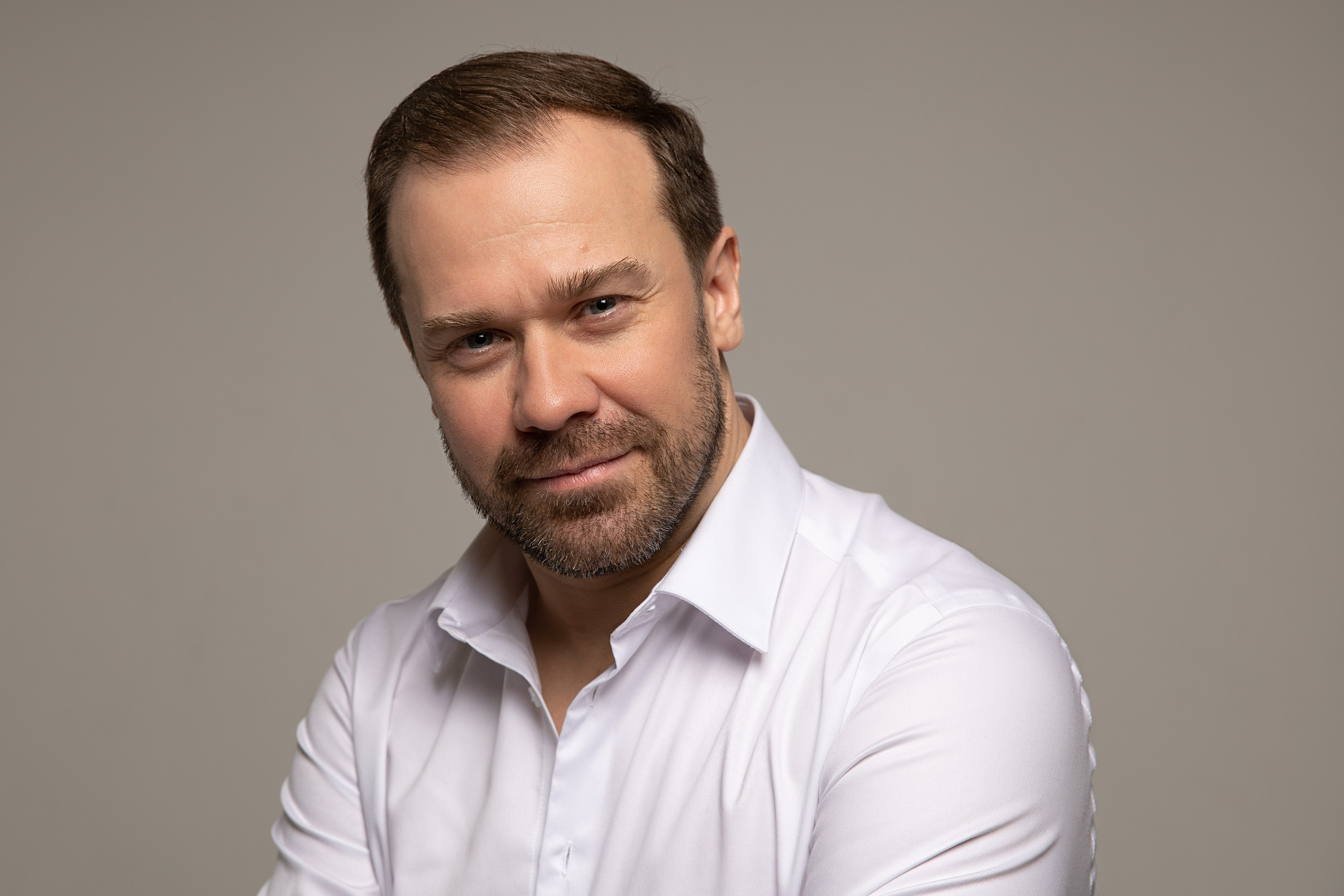 Актёрское портфолио. ФОТОГРАФ РАДОСТИ Фотосессия в студии СПб. Портретный фотограф — Юрий Торлопов