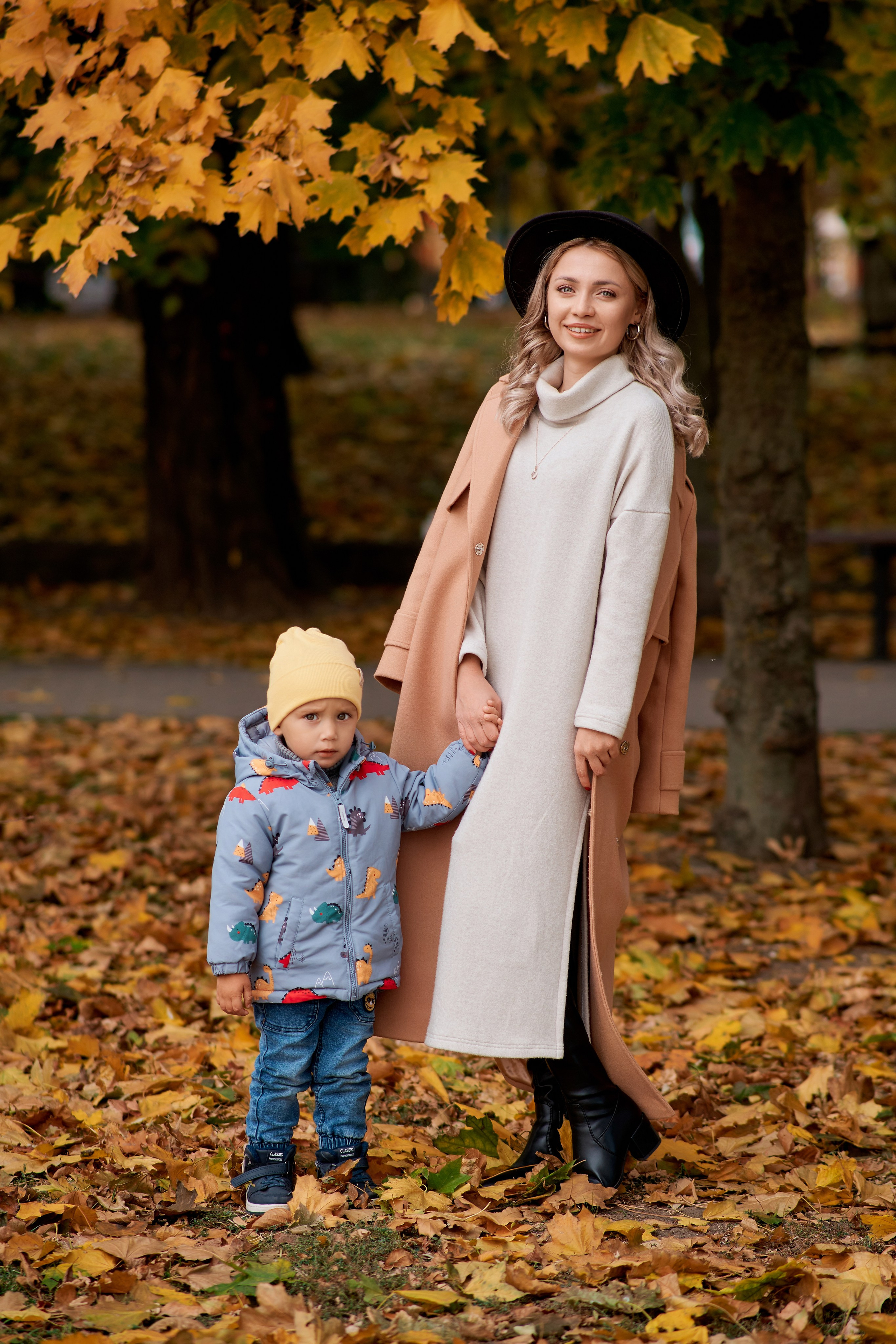 Осенняя прогулка мамы с сыном. Фотограф Таганрог Анна Трайжон