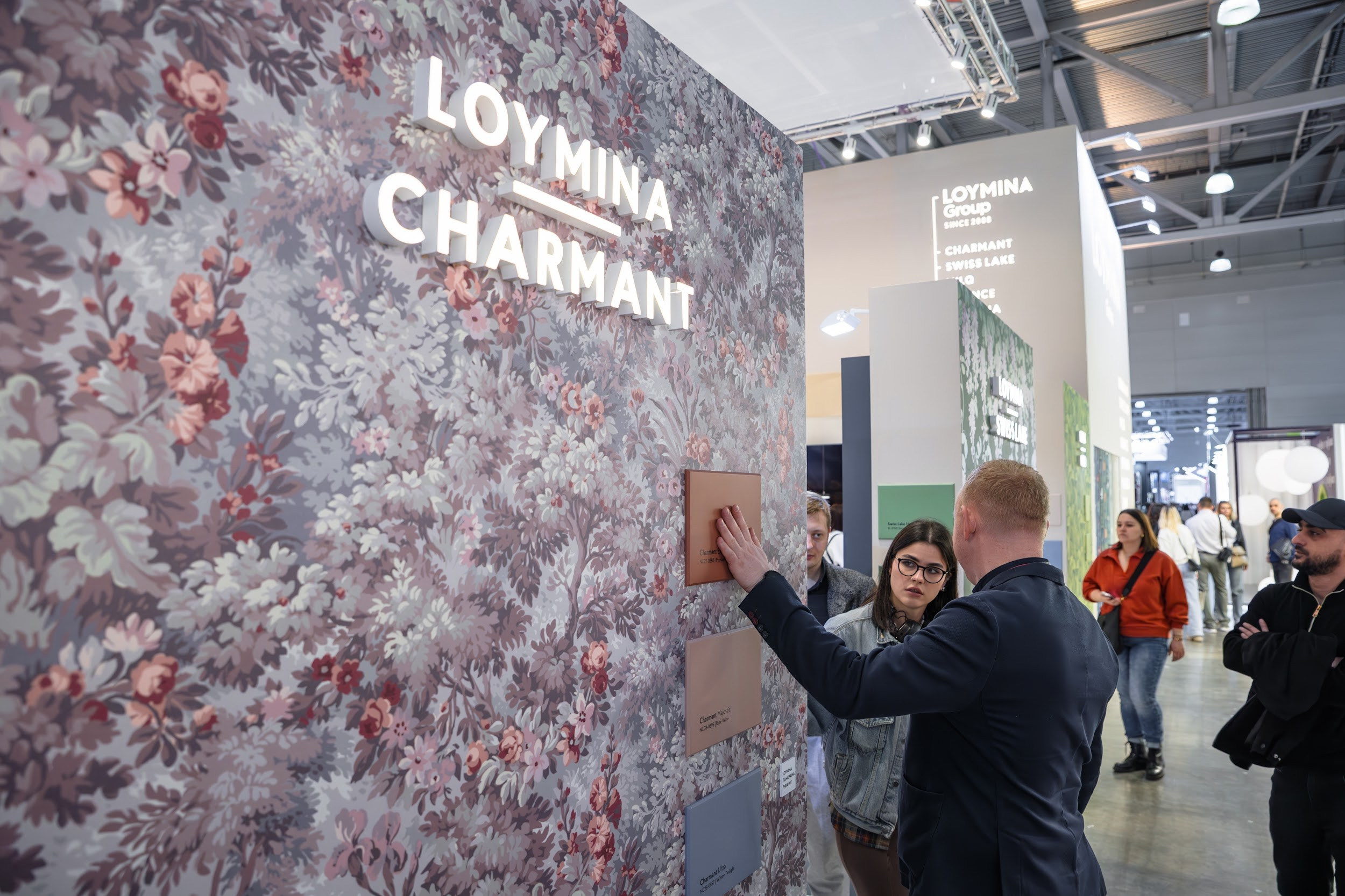 LOYMINA Group на 30-й юбилейной Международной строительно-интерьерной выставке MosBuild 2025. L. Deco интерьерный салон. Краски/обои/лепной декор