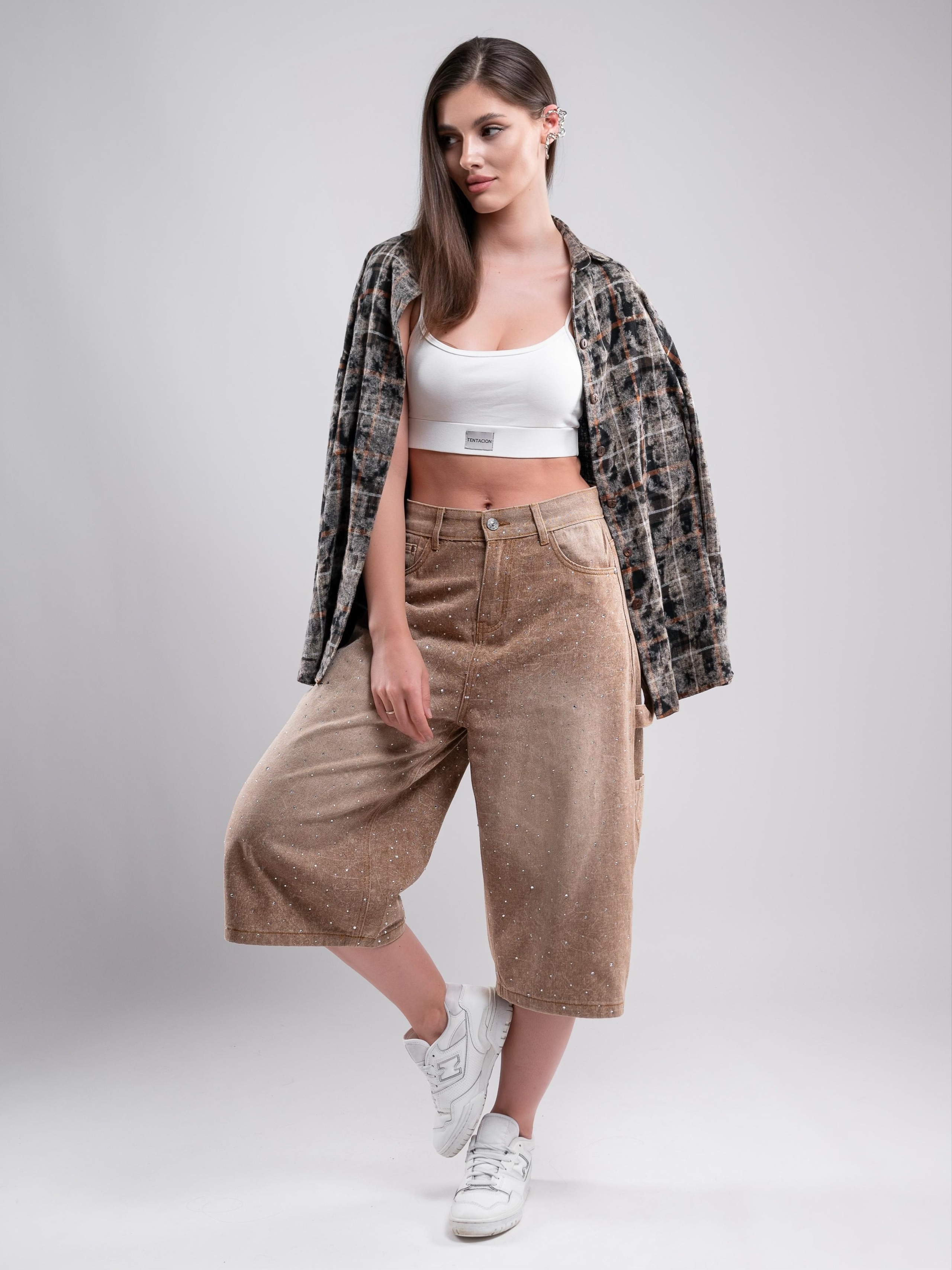 Джинсовые бриджи. Предметный фотограф, фото для маркетплейсов Пятигорск, КМВ