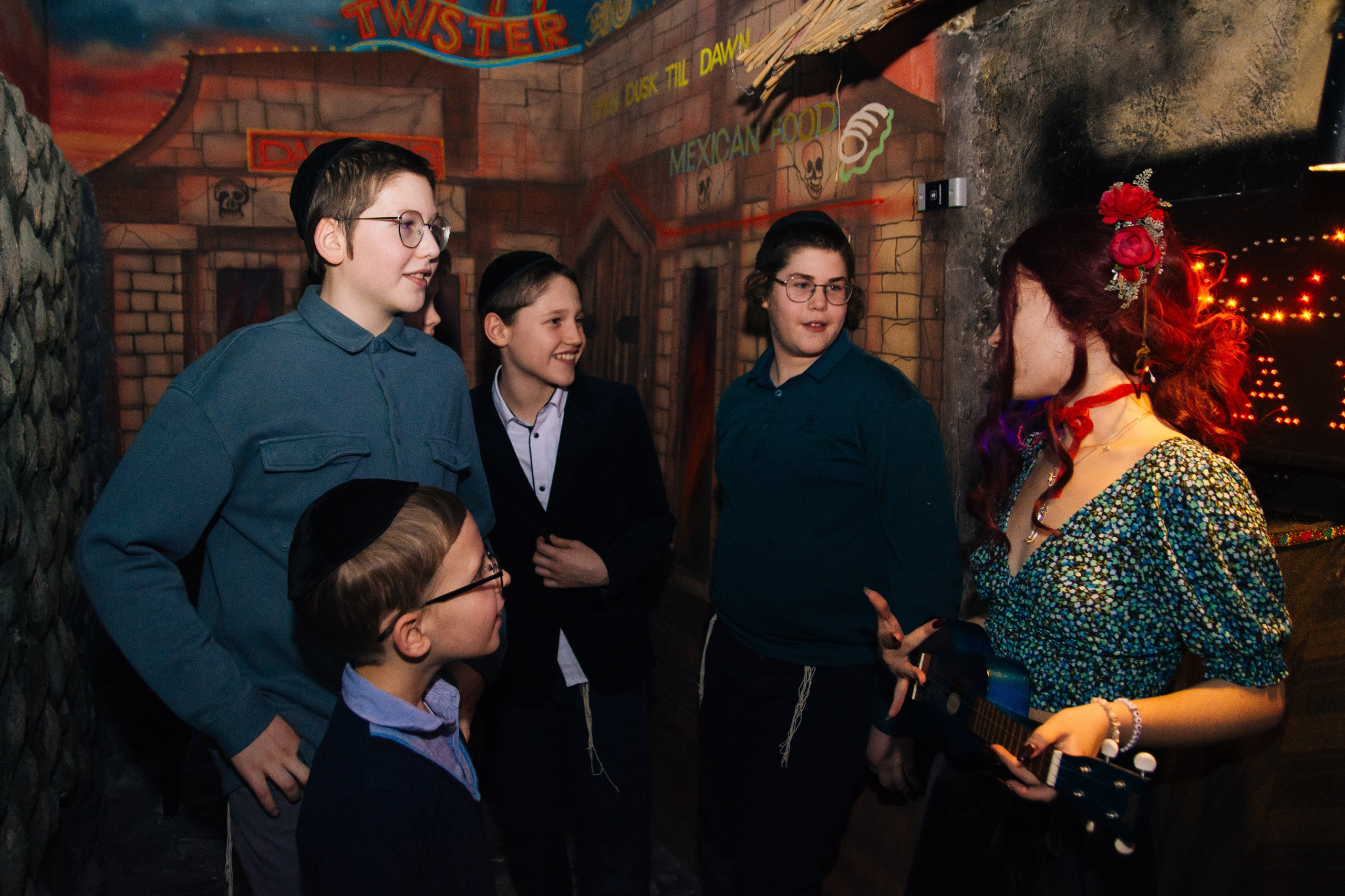 Квесты и праздники в Нелогике. Фотограф в Москве. Индивидуальные и парные съёмки, мероприятия, промо-съёмки для артистов