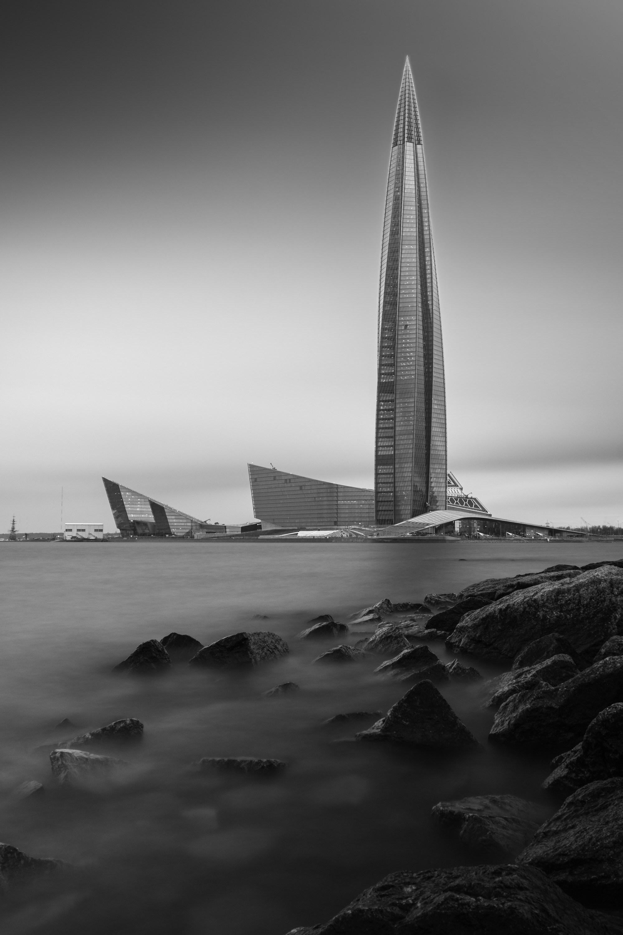 Лахта центр на берегу Финского залива