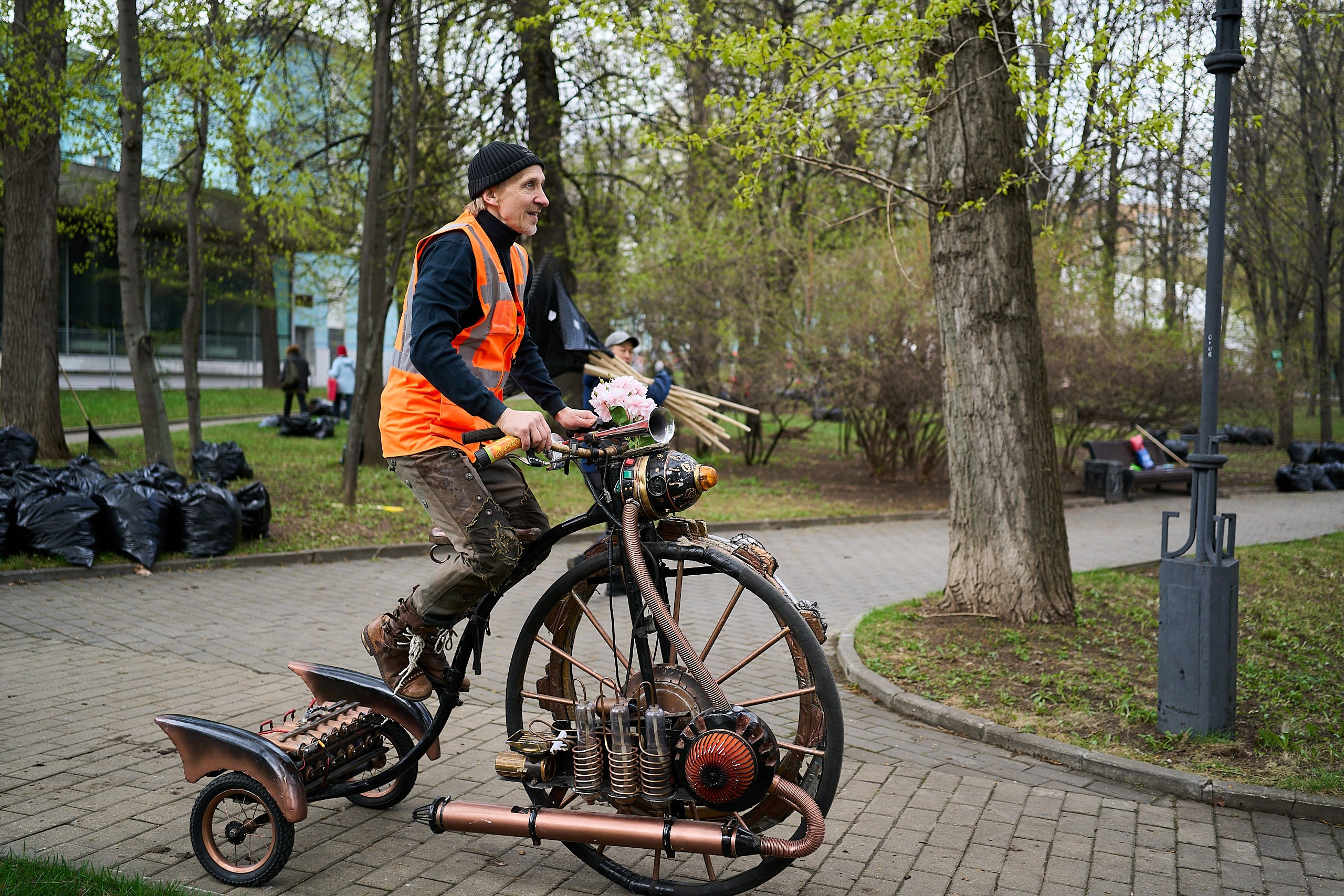 Субботник у Управления делами Мэра и Правительства Москвы. Фотограф и Видеограф в Москве. Олег Корушев