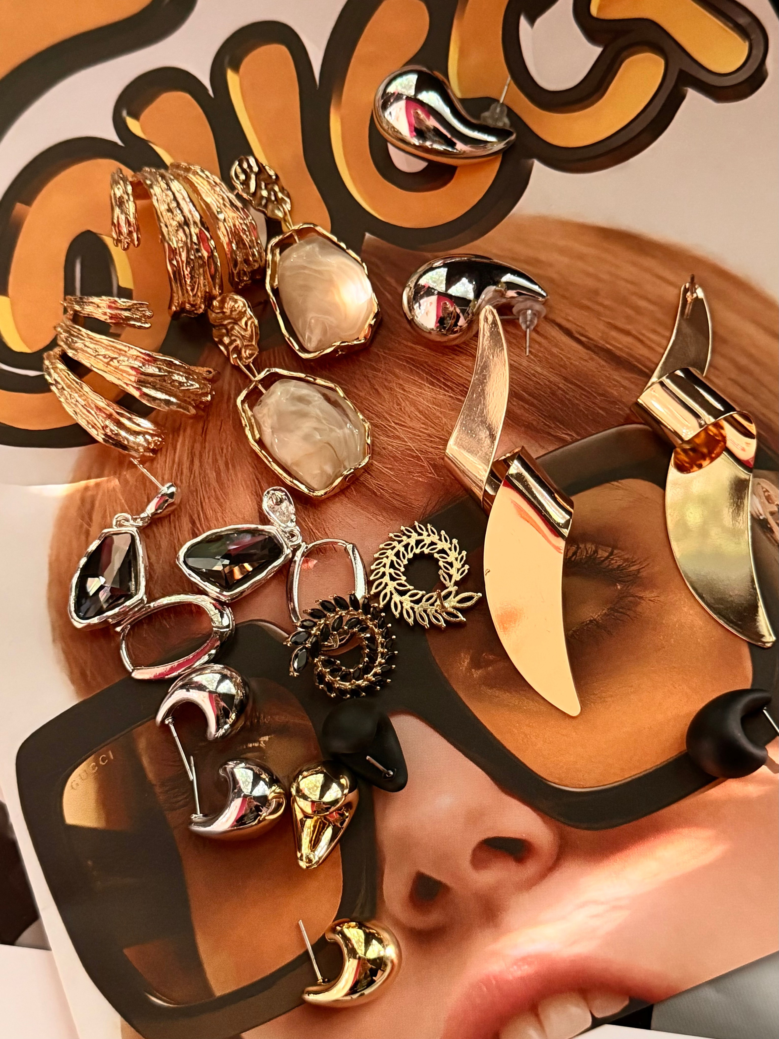 Украшения. Первая студия автопортрета в Донецке КЬЮ