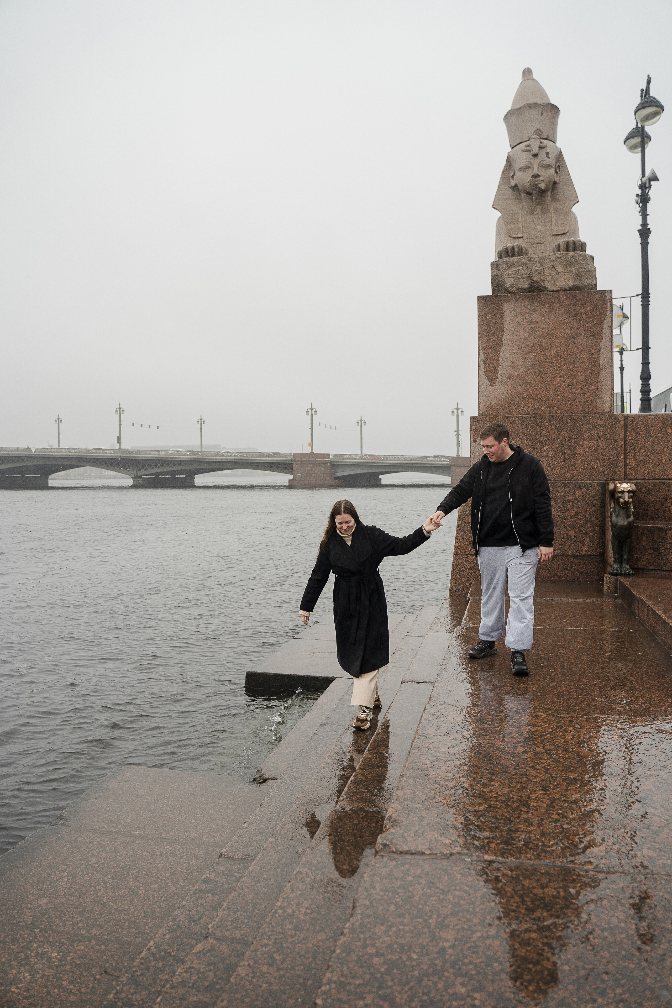 Дождь на набережной. Свадебный и семейный фотограф в Пушкине и Санкт-Петербурге Мария Филиппова