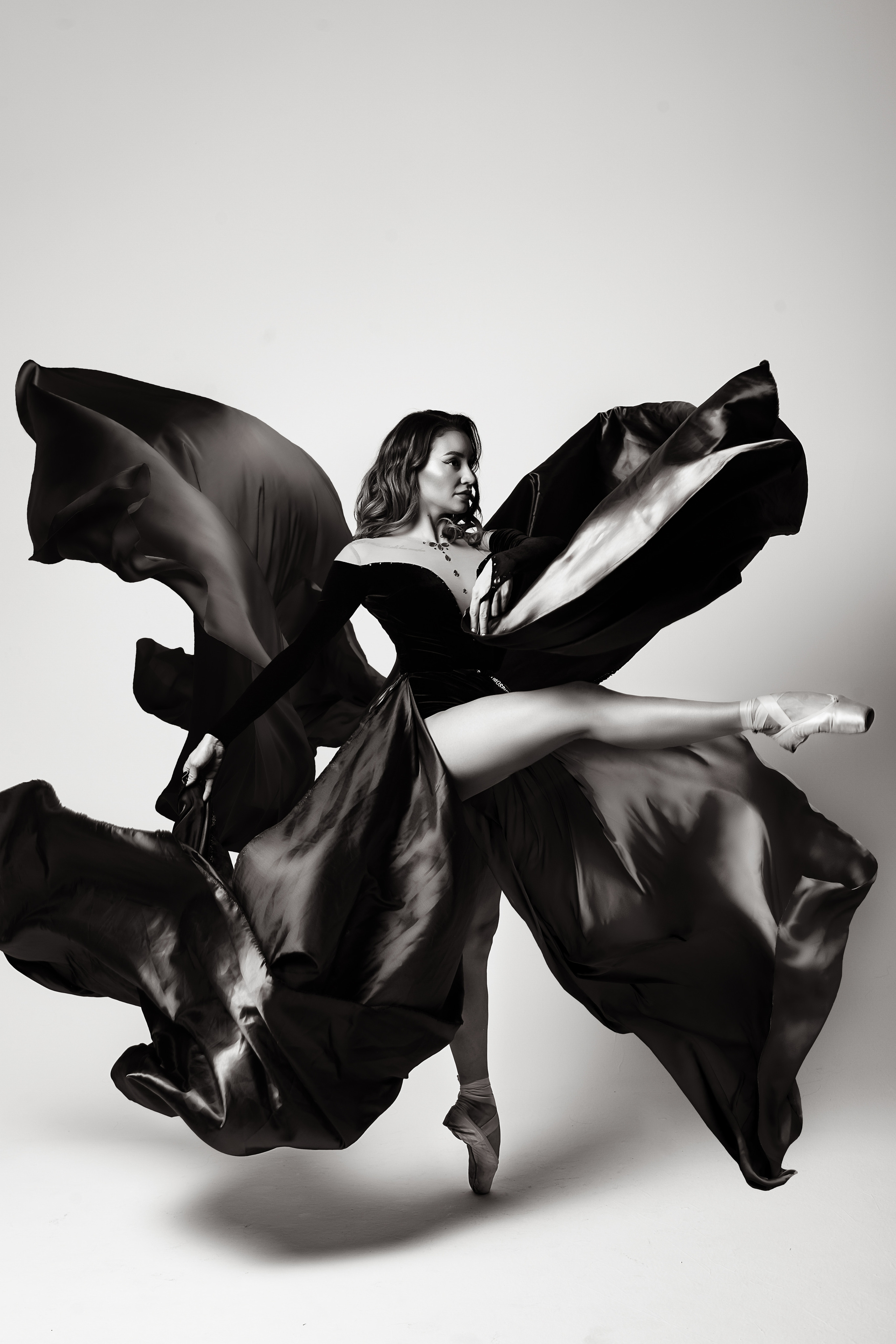 Женская фотосессия с летящей тканью. Фотограф в Подольске — Мария Бучнева