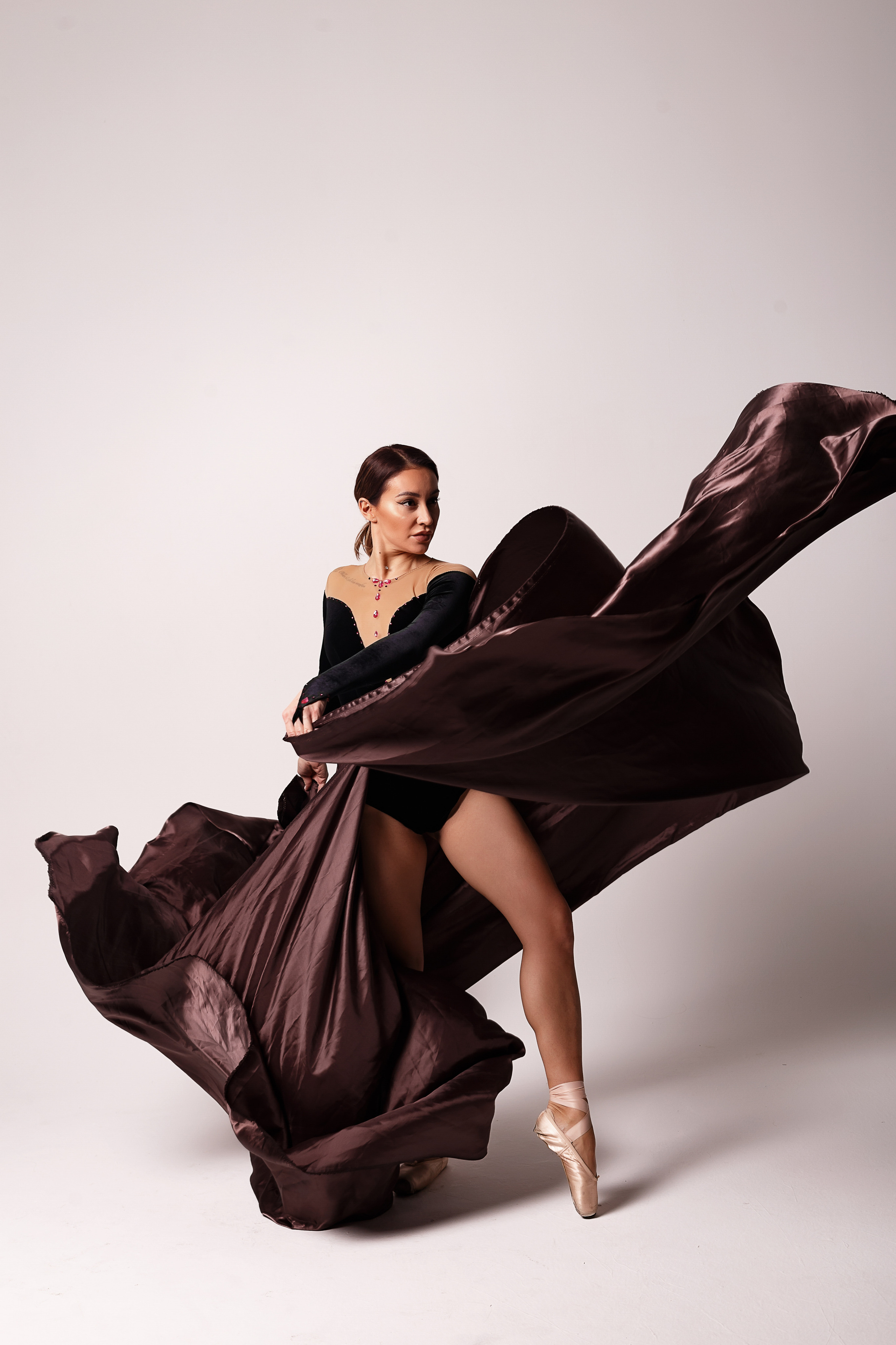 Женская фотосессия с летящей тканью. Фотограф в Подольске — Мария Бучнева