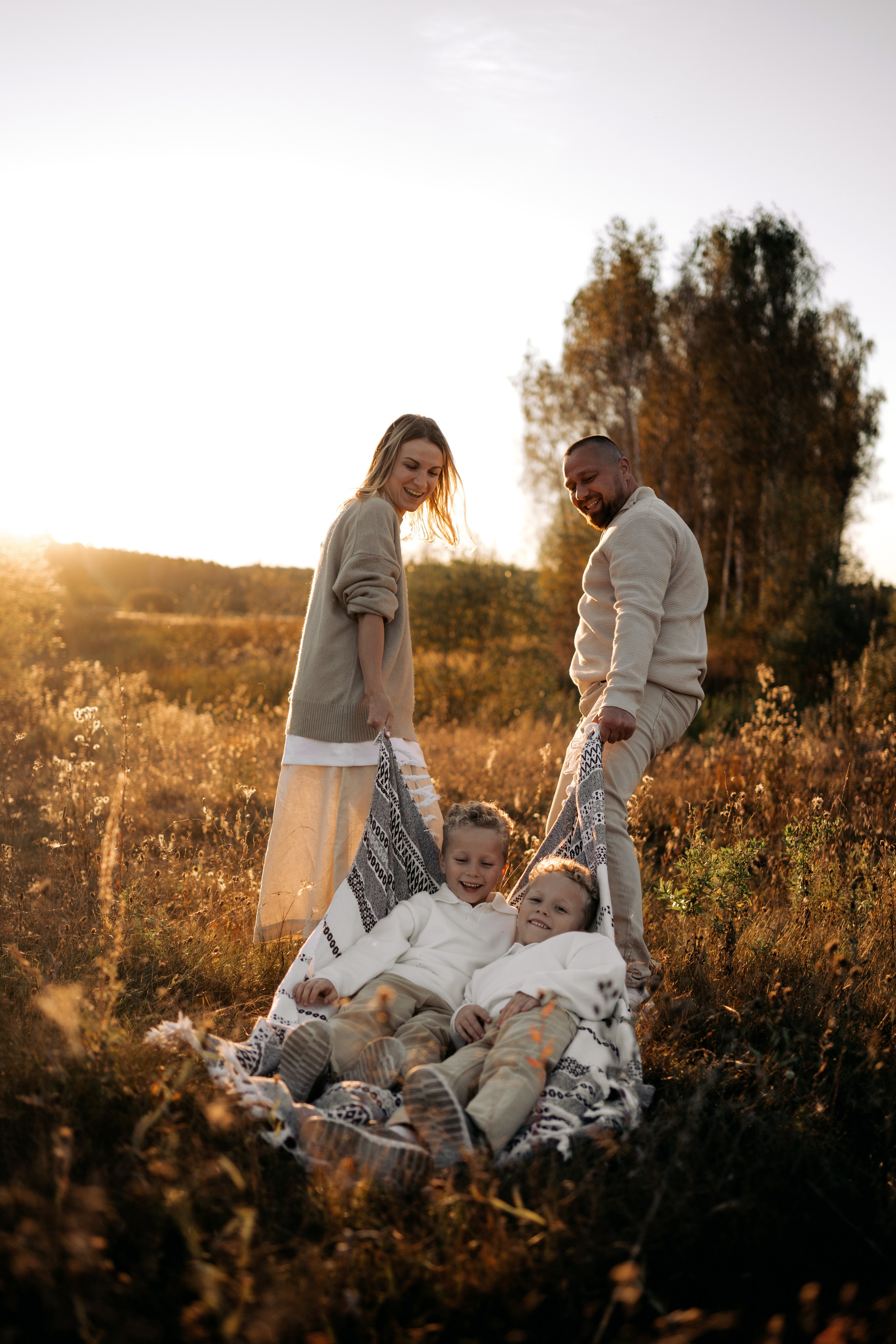 Семейная фотосессия на качелях. Семейный фотограф в Москве и в Домодедово Екатерина Патракова