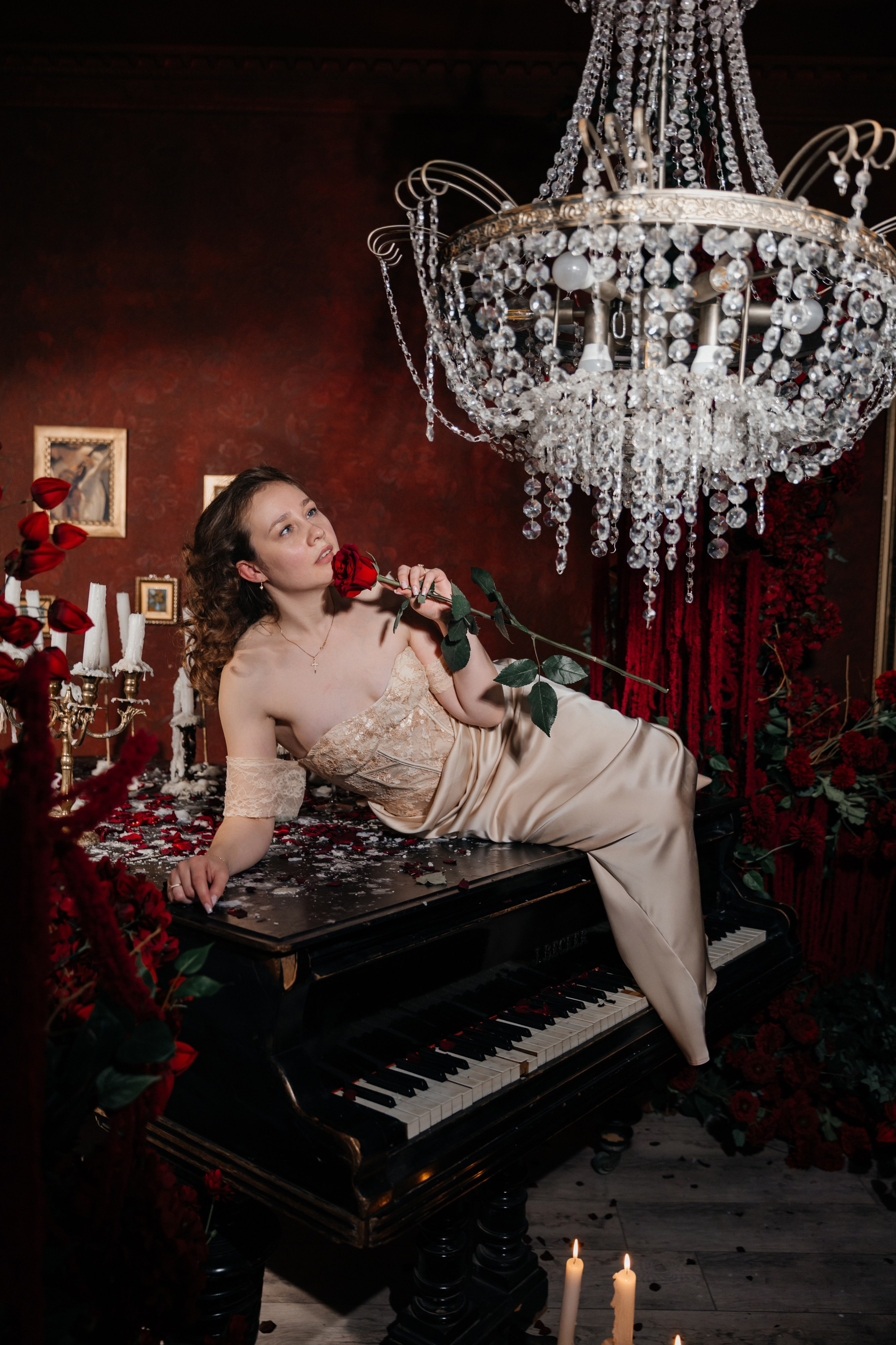 Рояль и цветы. Фотограф Крым, Севастополь