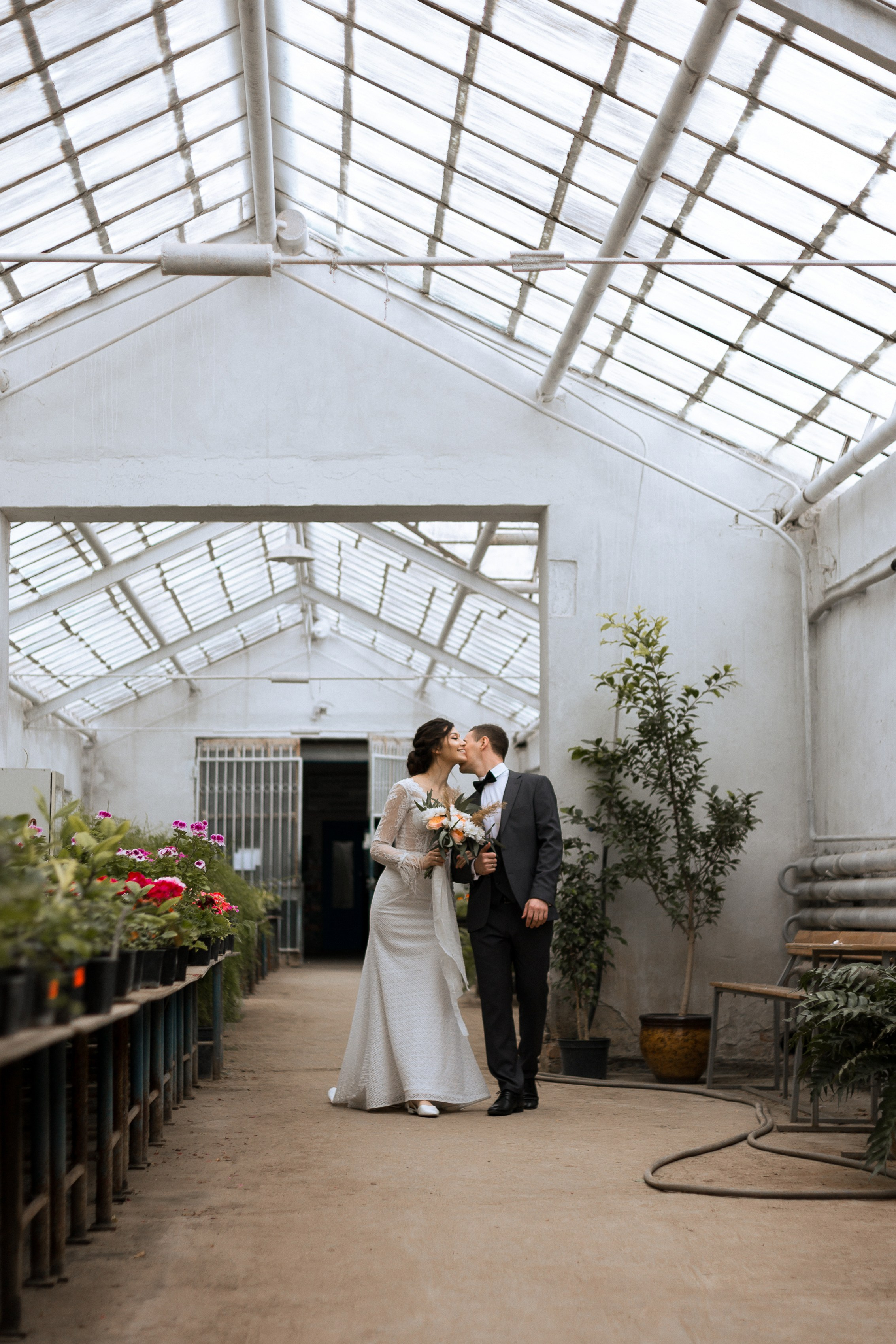 Свадебная фотосессия в оранжерее. Свадебный и семейный фотограф в Волгограде Кристина Иванова