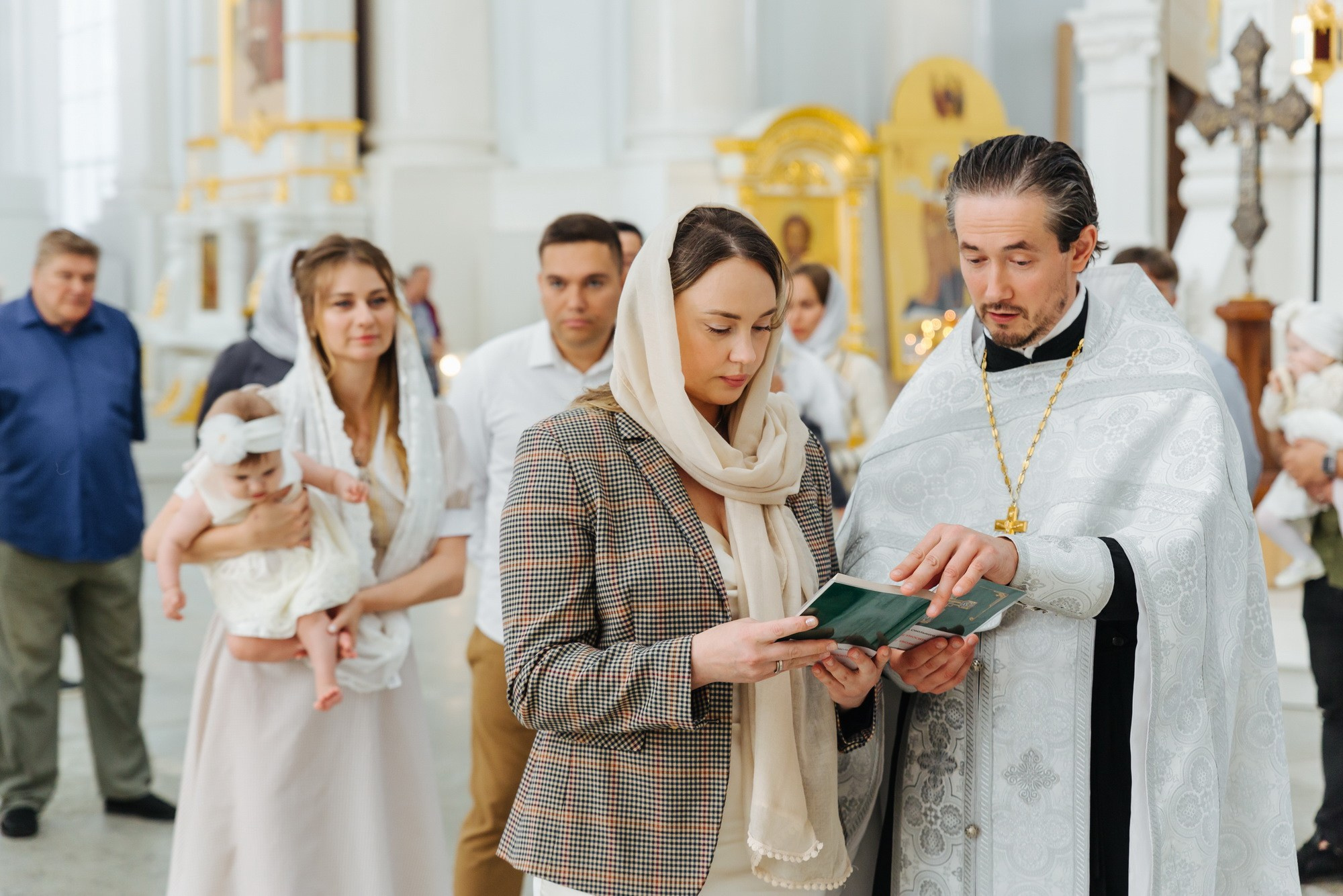 Смольный собор крещение сколько стоит, где провести крещение спб, душевный батюшка смольный собор, цена крестин, где покреститься взрослому