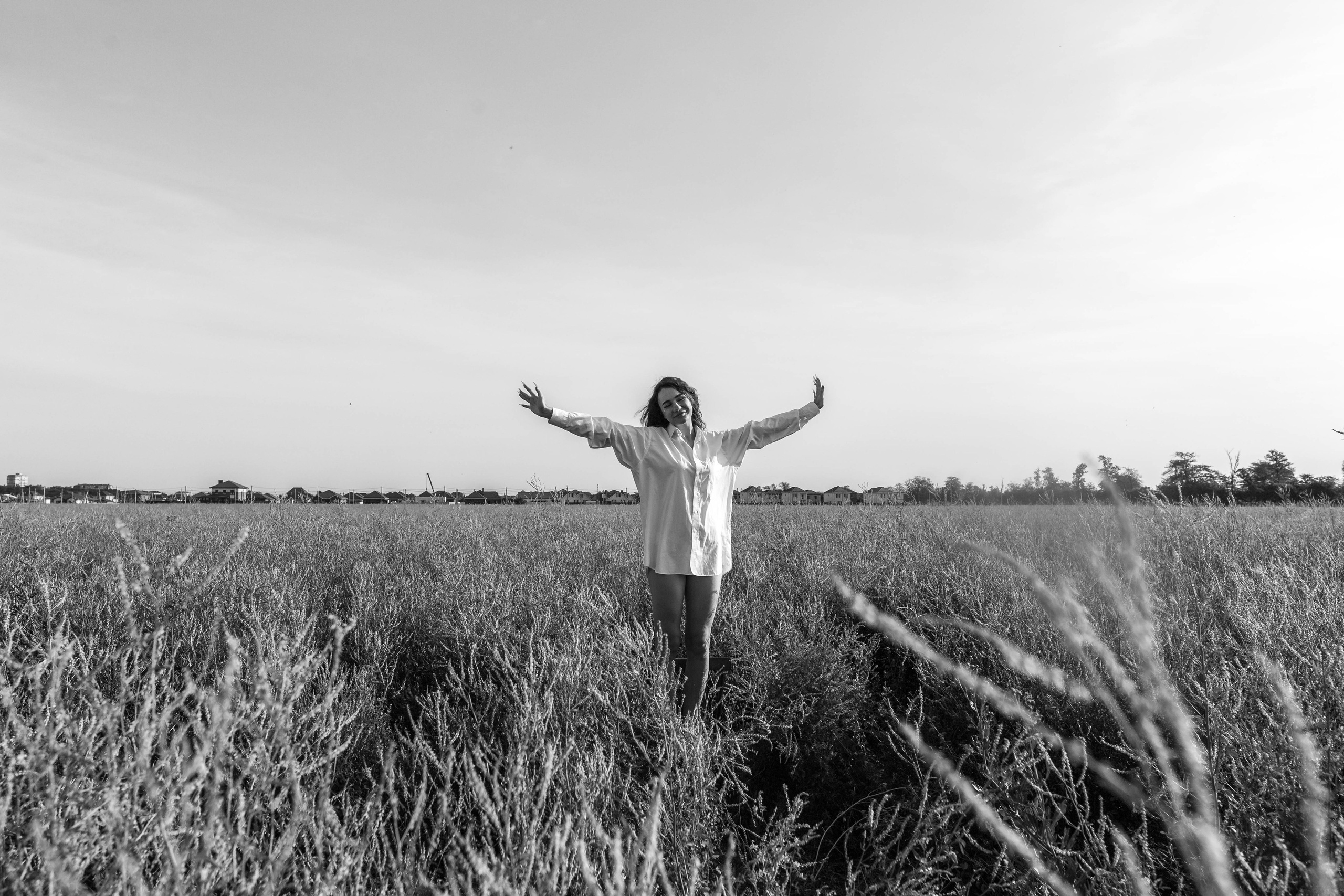 Эля в поле. Фотосессии для девушек в Краснодаре