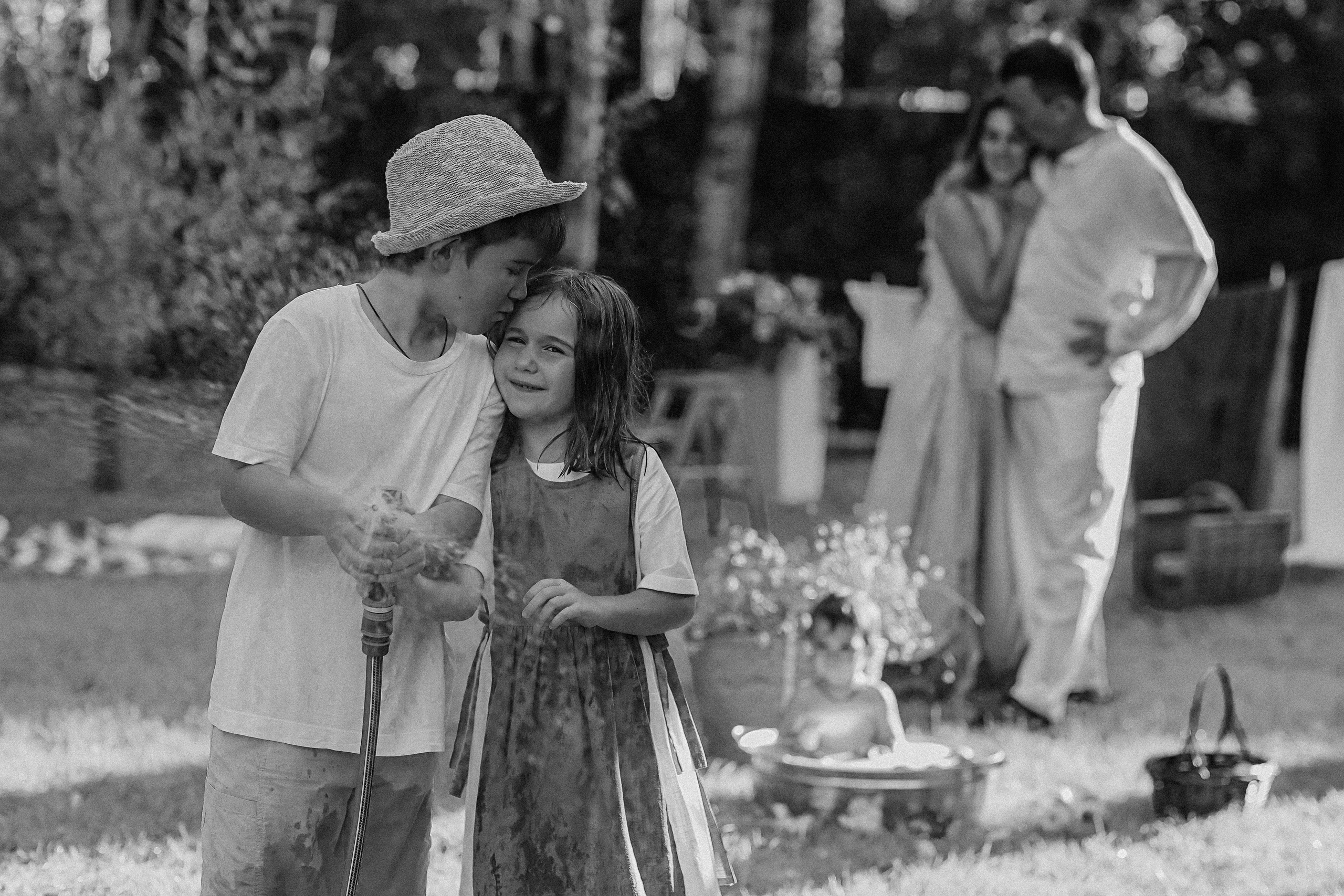 Стирка у дома. Семейный фотограф Тюмень, фотограф на роды Салмина Мария