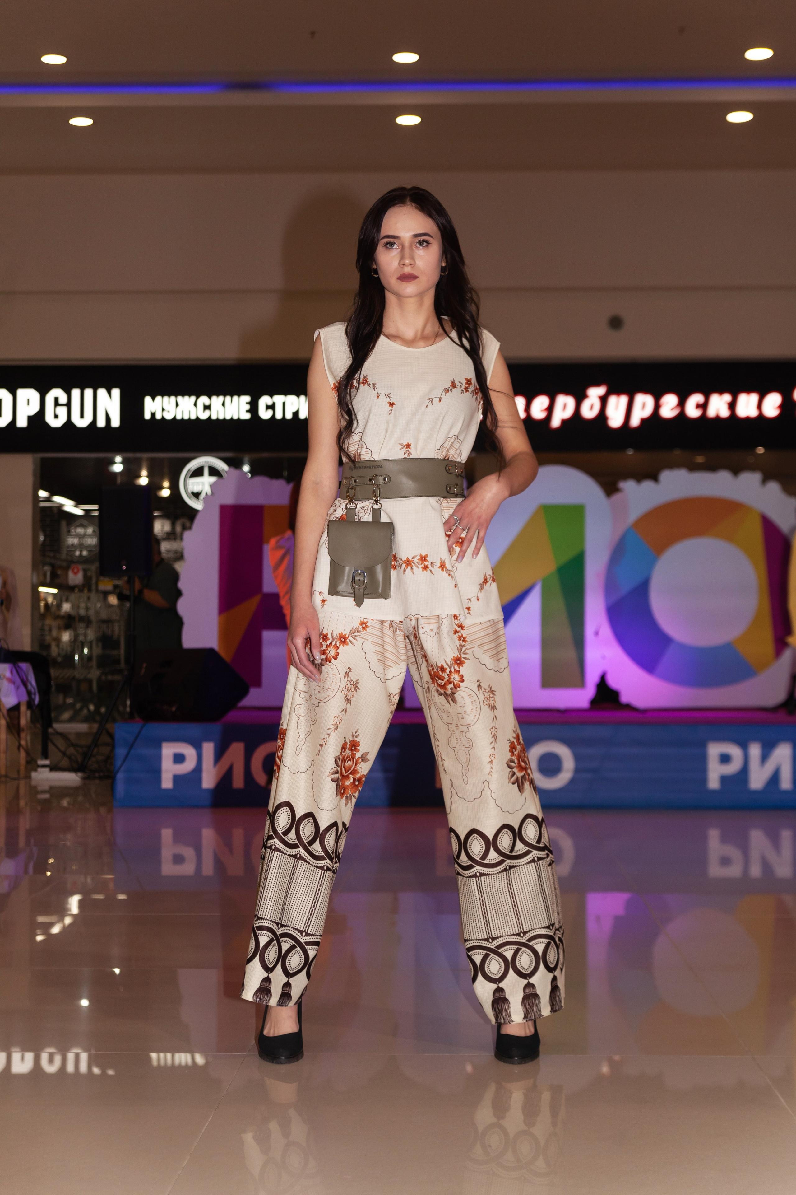 ТЦ РИО. Показ коллекций российских дизайнеров. Портретный фотограф в СПб Ирина Маринина