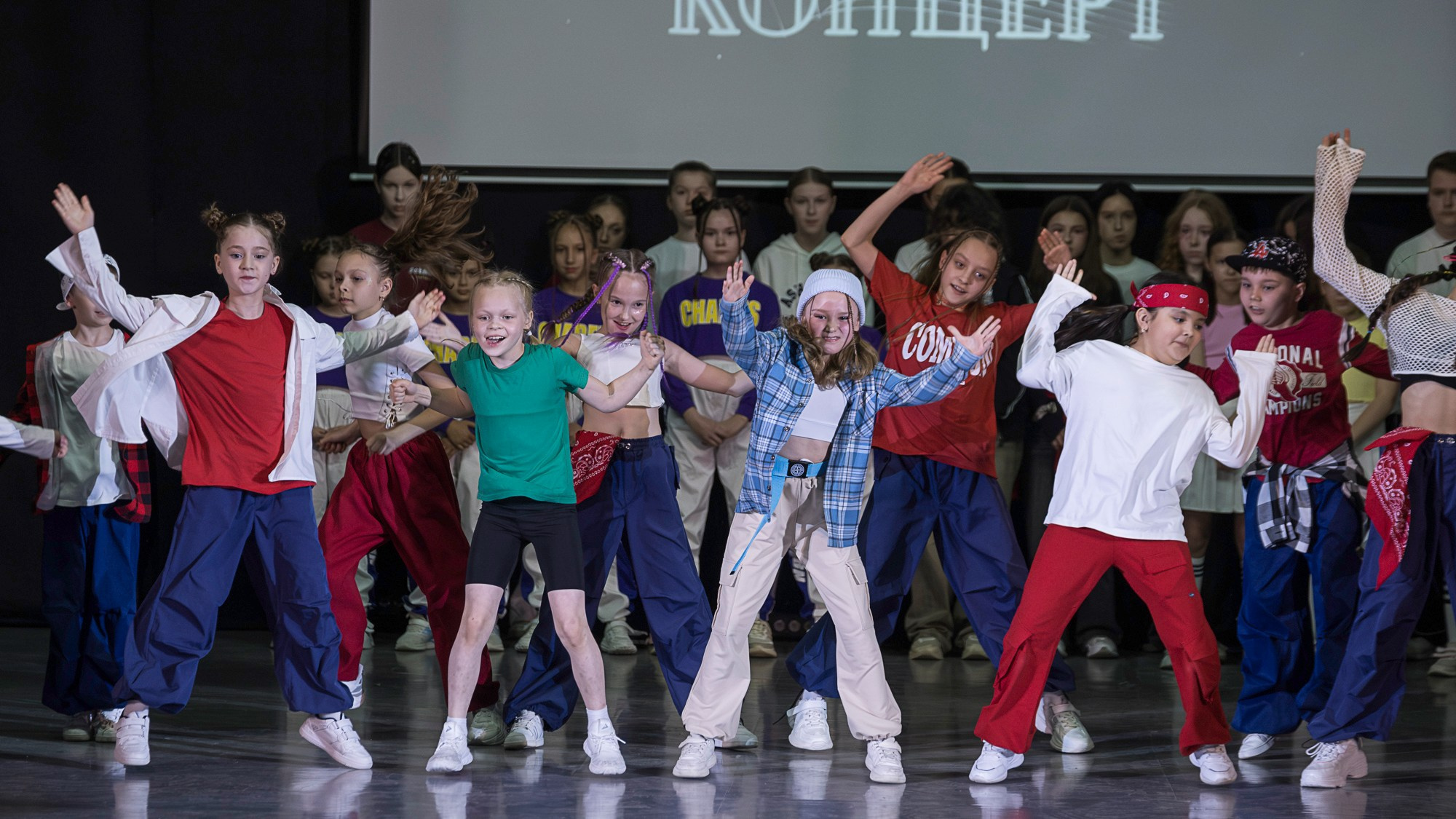 Отчетный концерт школы танцев UPGRADE. Репортажный фотограф в Казани Павел Серпокрылов