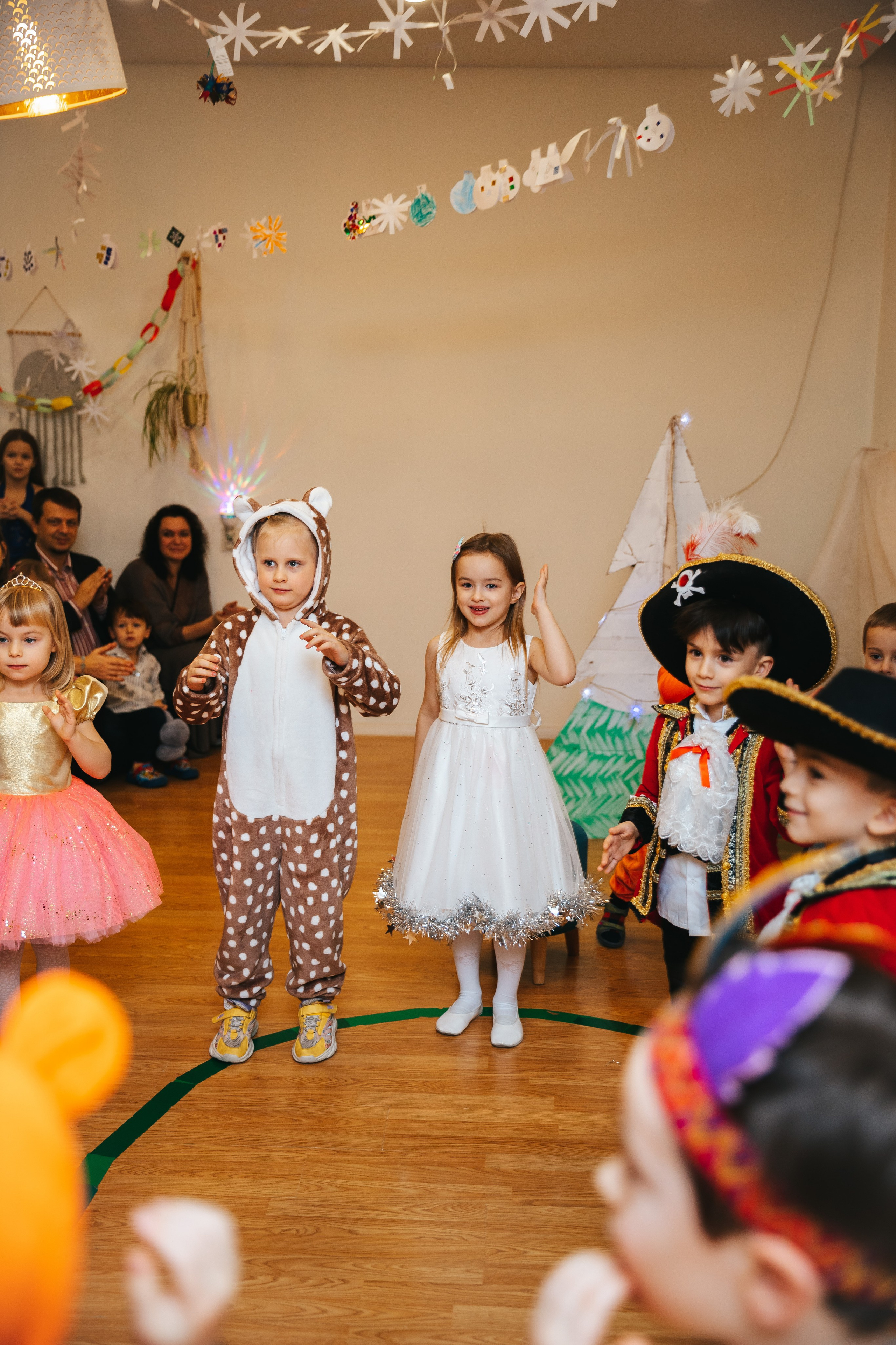 Новогодний утренник в Монтессори-садике. Семейный lifestyle фотограф в Санкт-Петербурге Людмила Пахомова